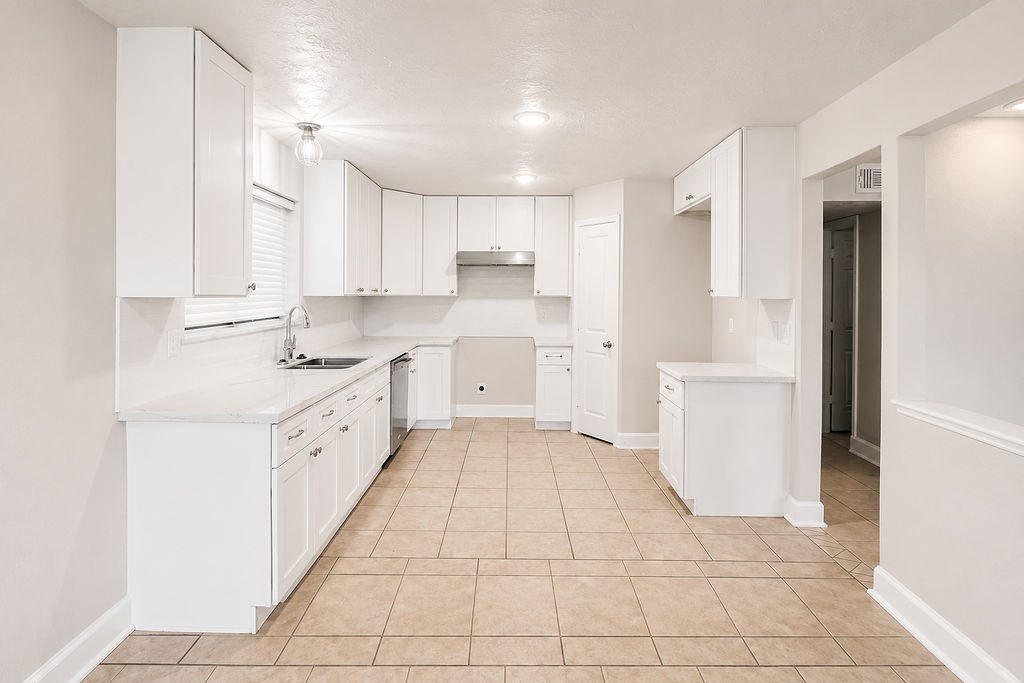 14910 Grassington Drive Property Photo 18