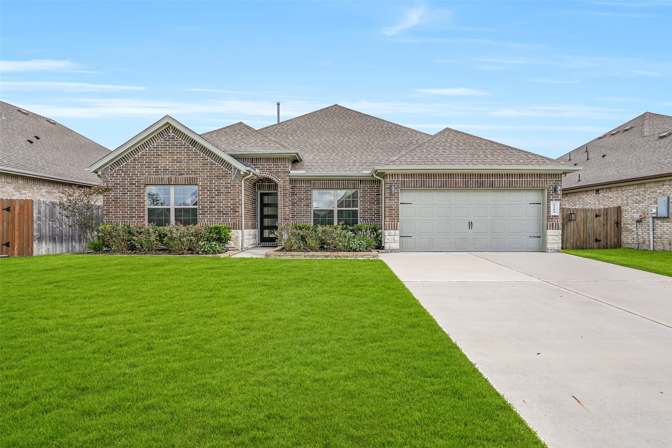 6204 Red Oak Court Property Photo 1