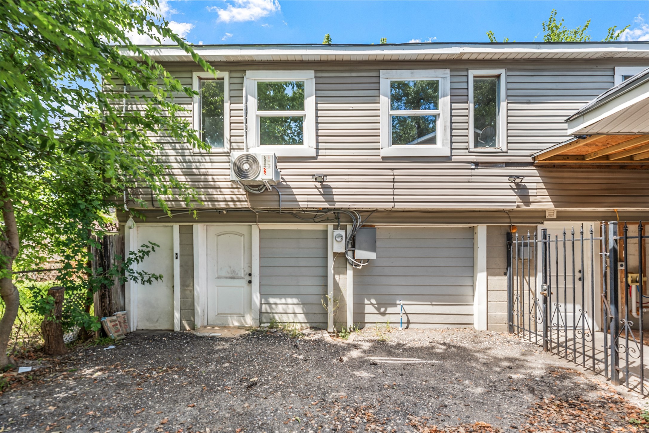 213 Caplin Street Property Photo 2