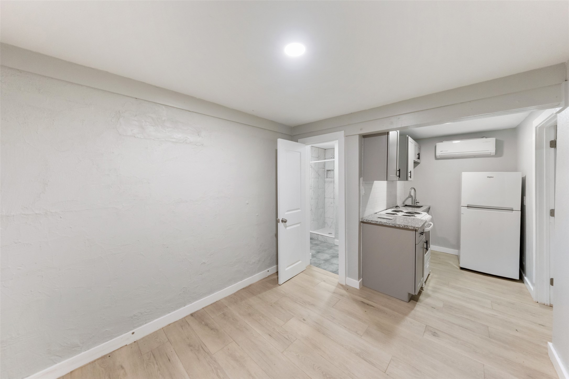213 Caplin Street Property Photo 11