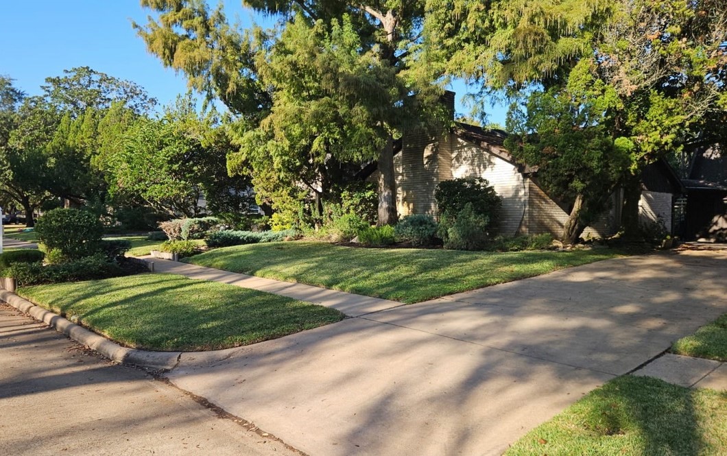 3826 Pleasant Valley Drive Property Photo 3