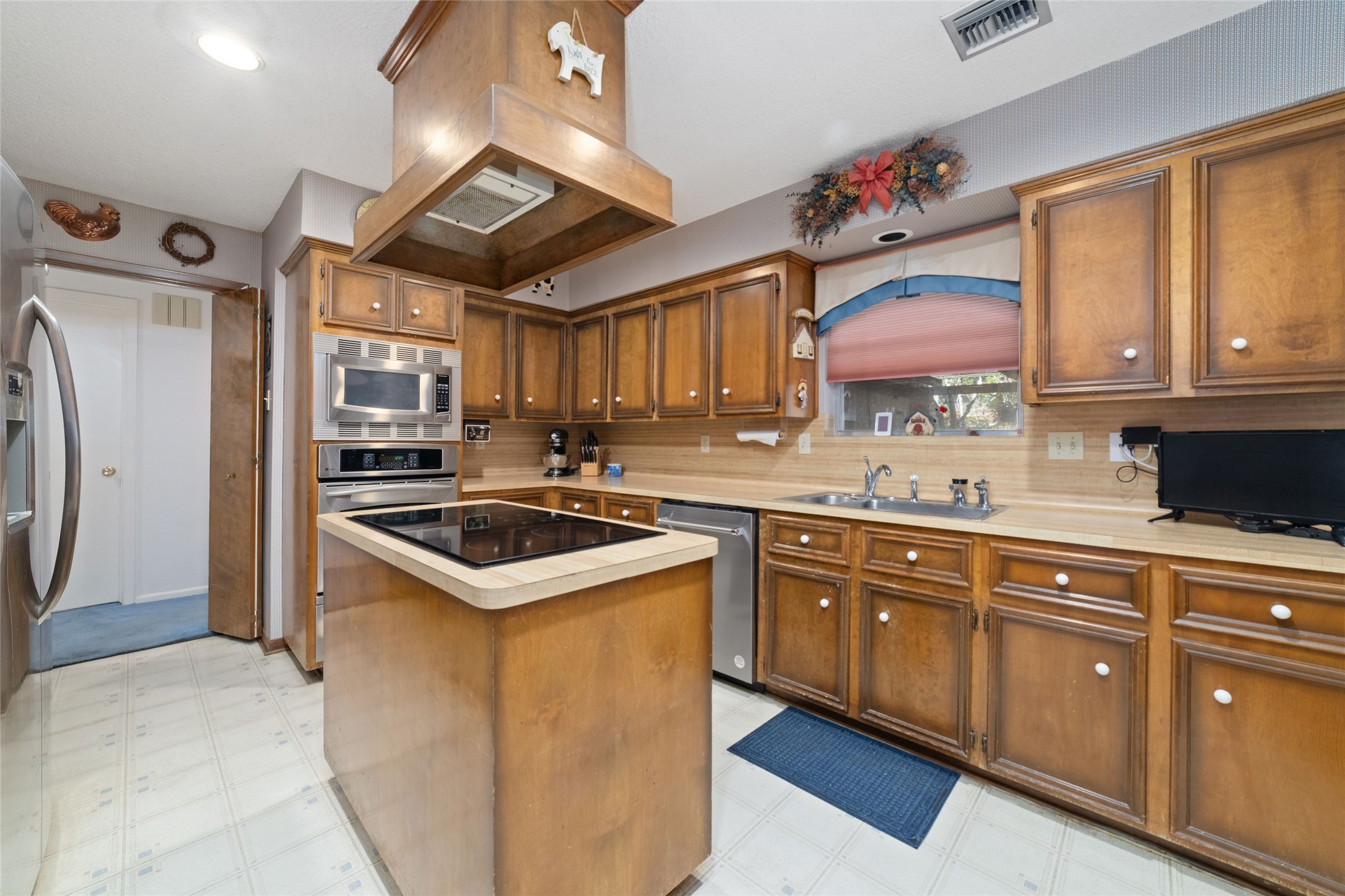 3826 Pleasant Valley Drive Property Photo 8