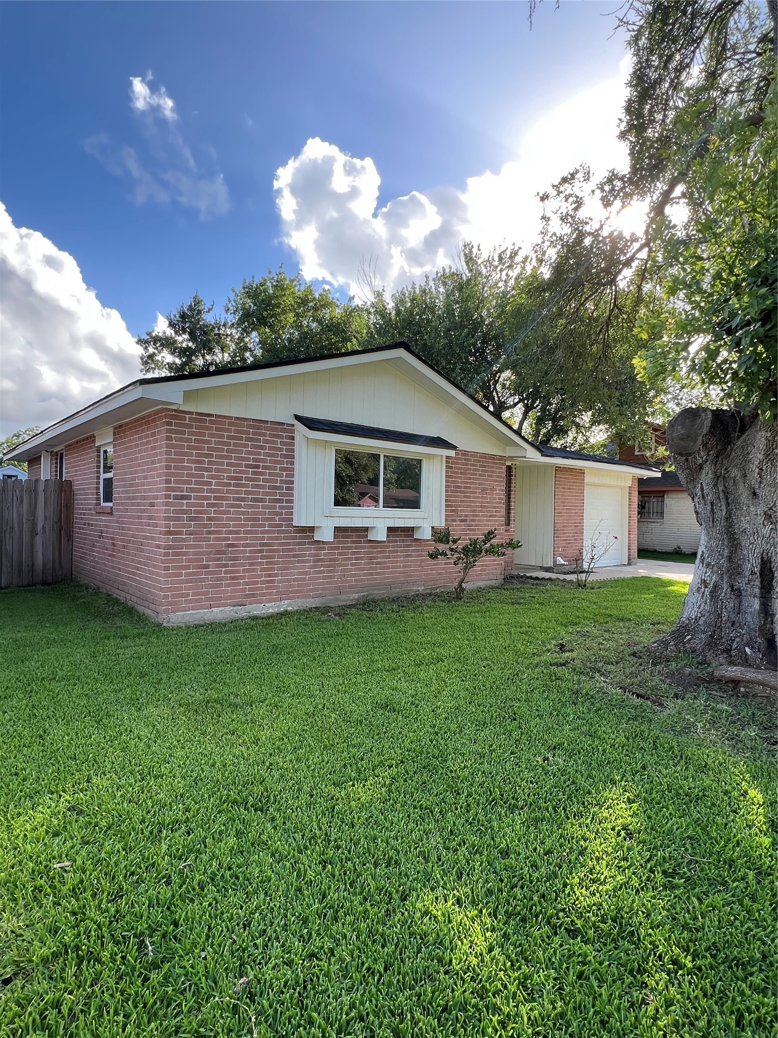 5023 Ridgestone Street Property Photo 3