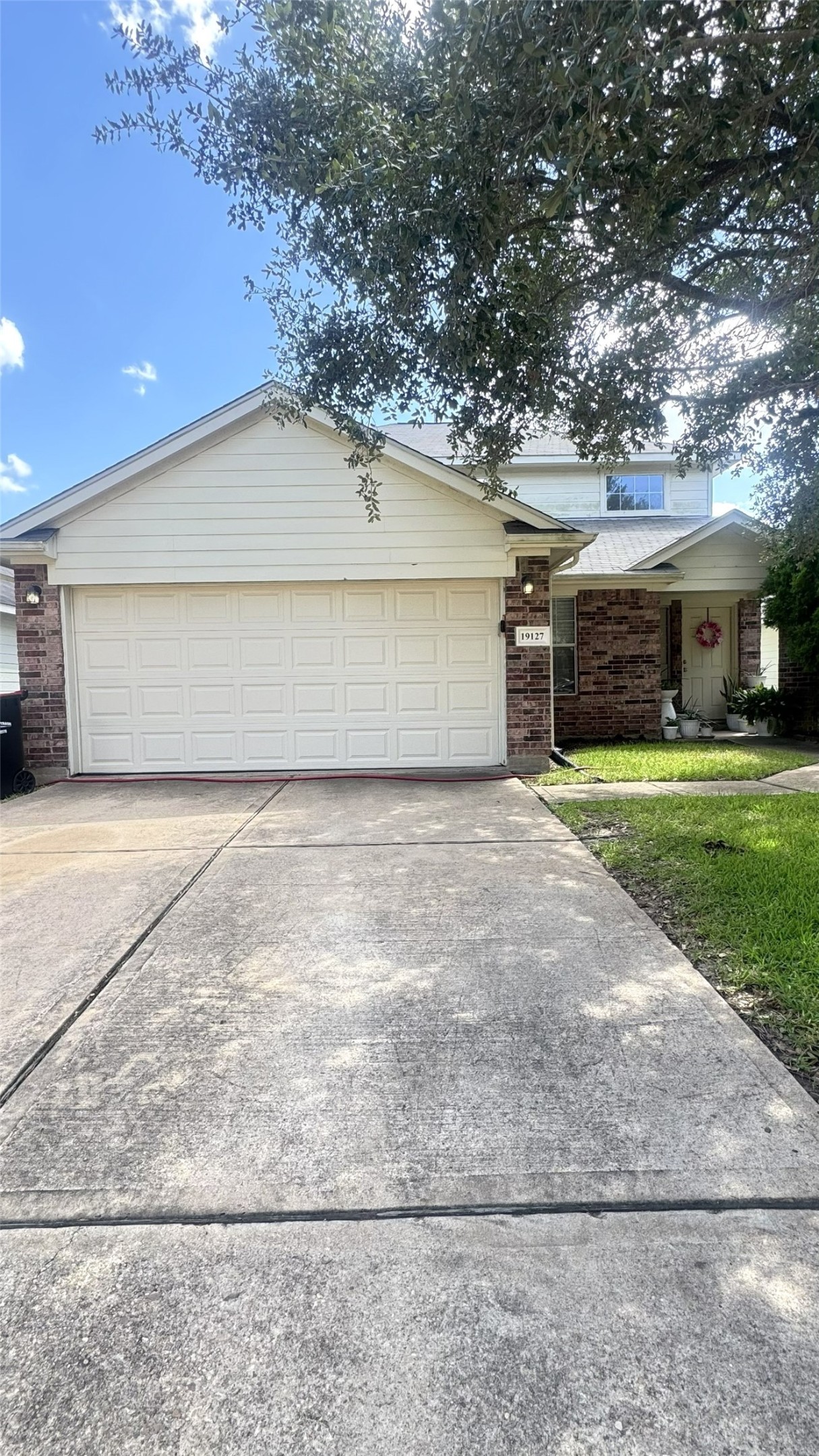 19127 Lakota Drive Property Photo 1