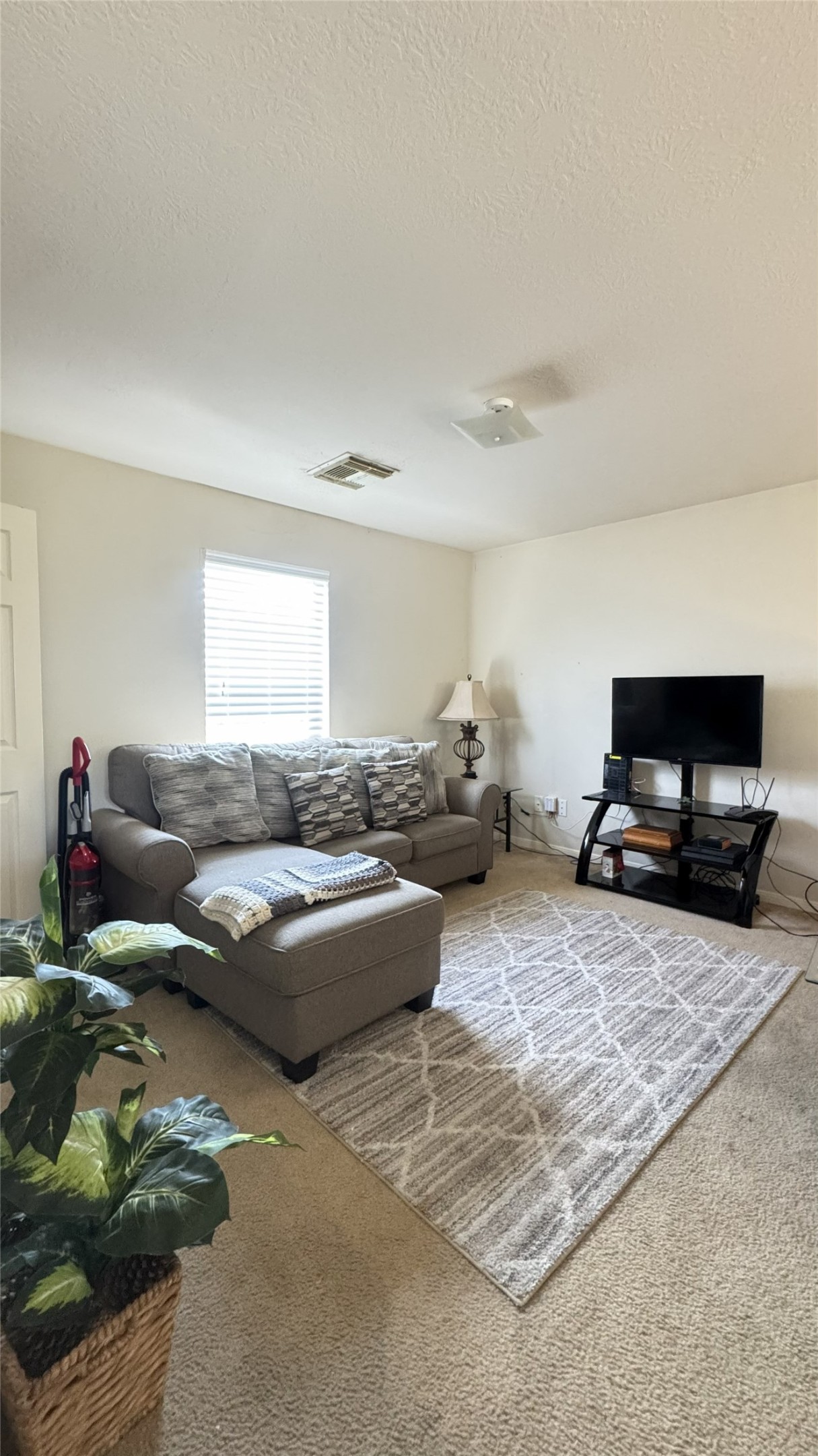 19127 Lakota Drive Property Photo 8