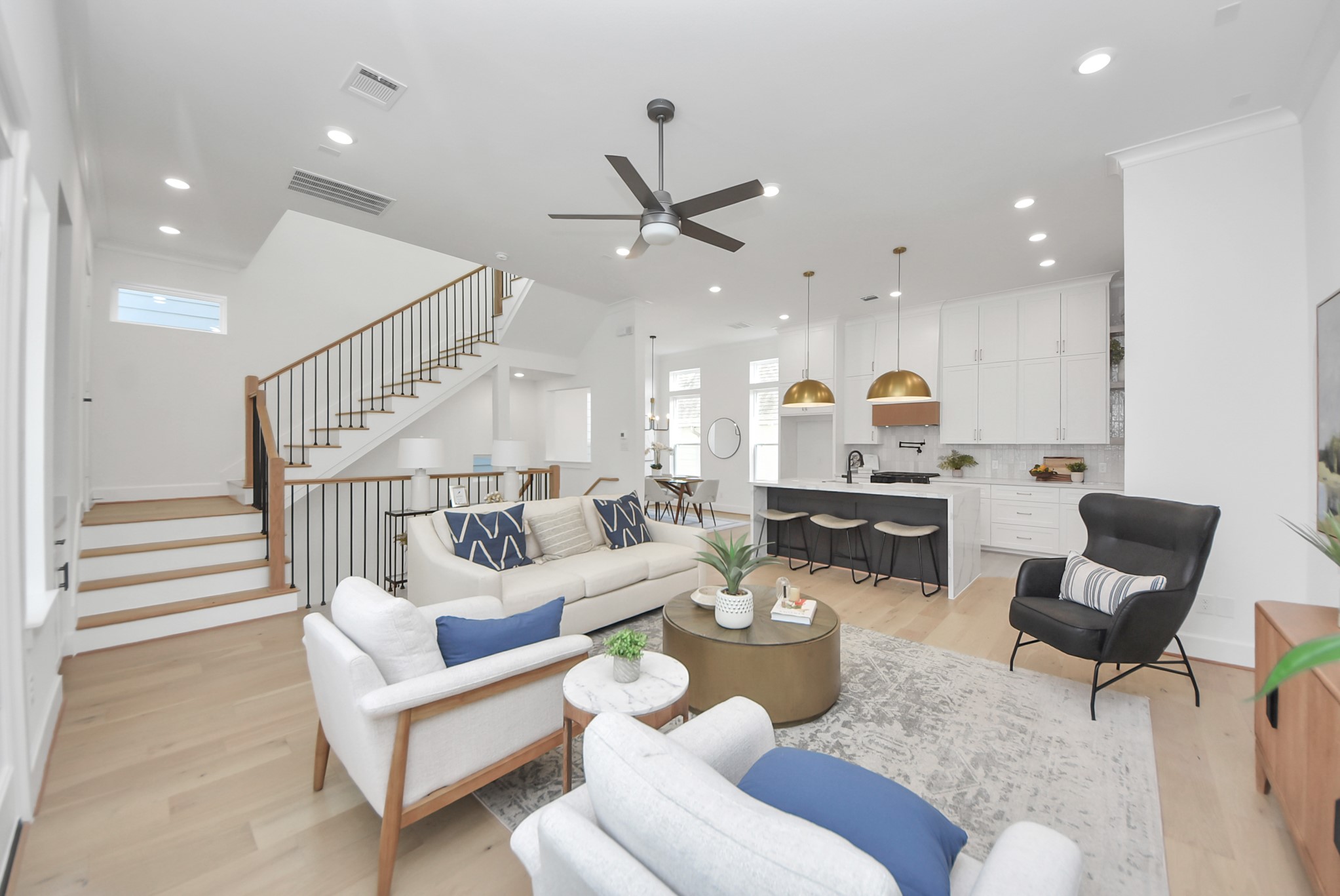 923 Fisher Street E Property Photo 1