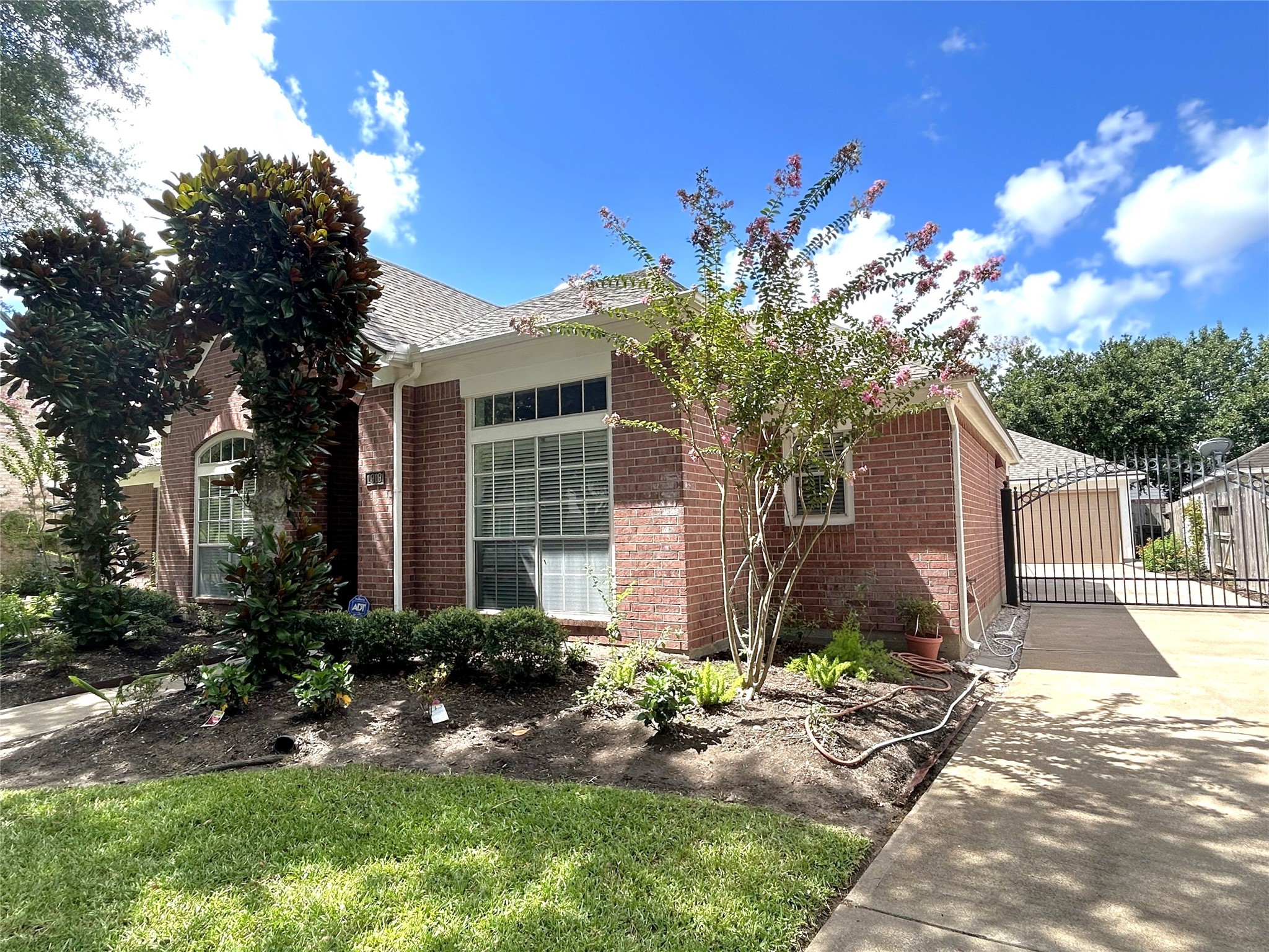 1919 Canyon Crest Drive Property Photo 4