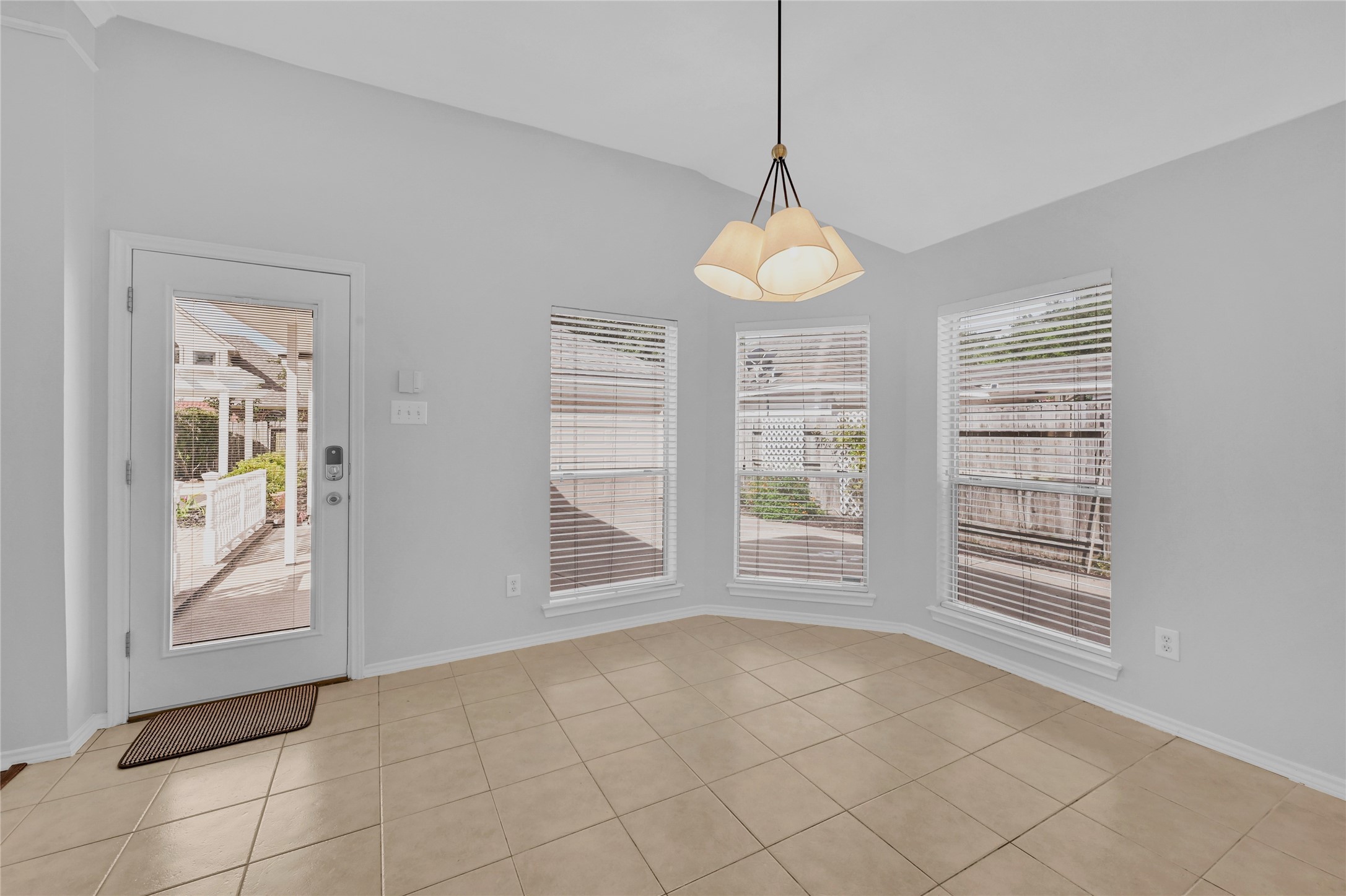 1919 Canyon Crest Drive Property Photo 12