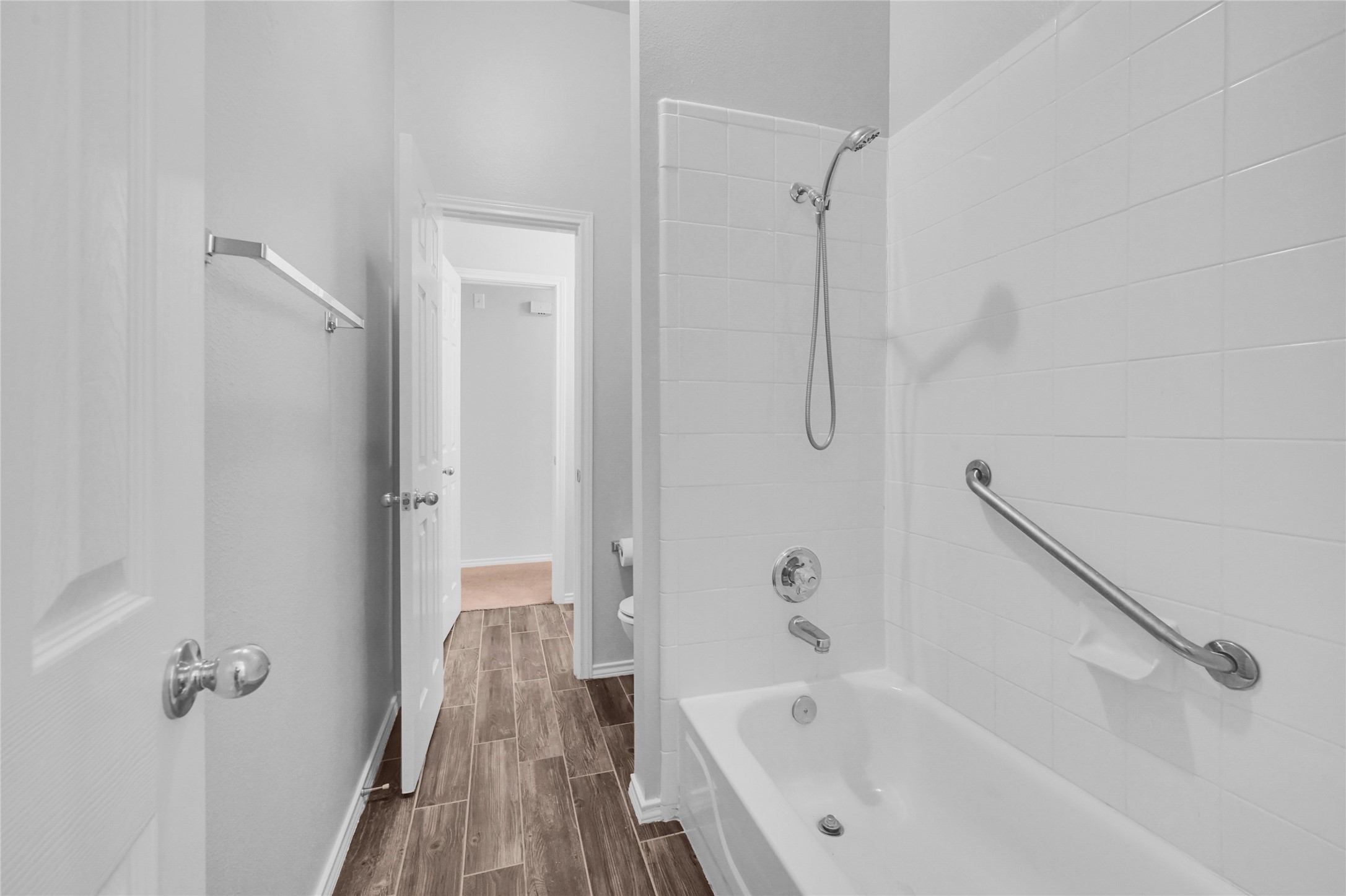 1919 Canyon Crest Drive Property Photo 13