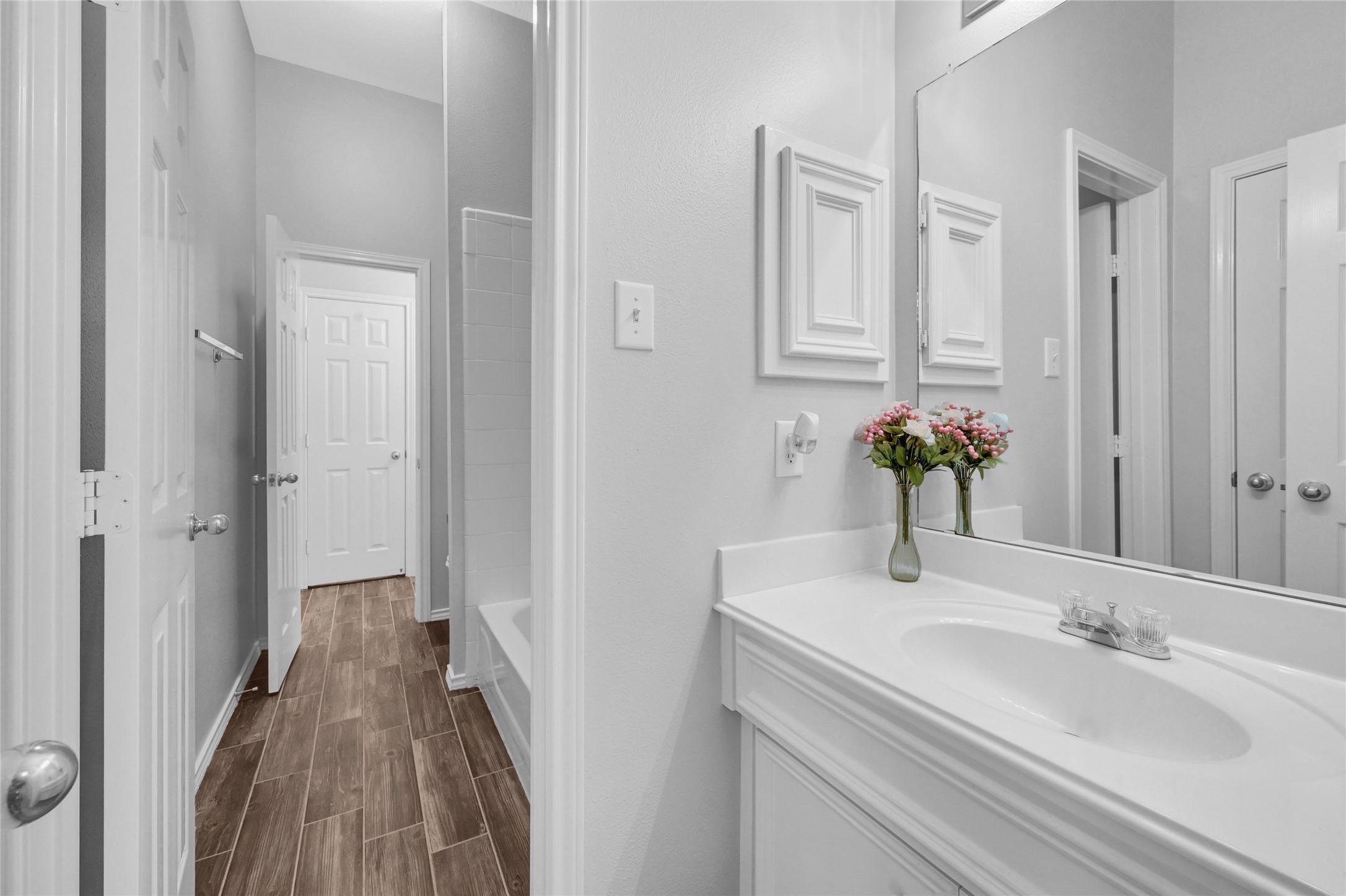 1919 Canyon Crest Drive Property Photo 14