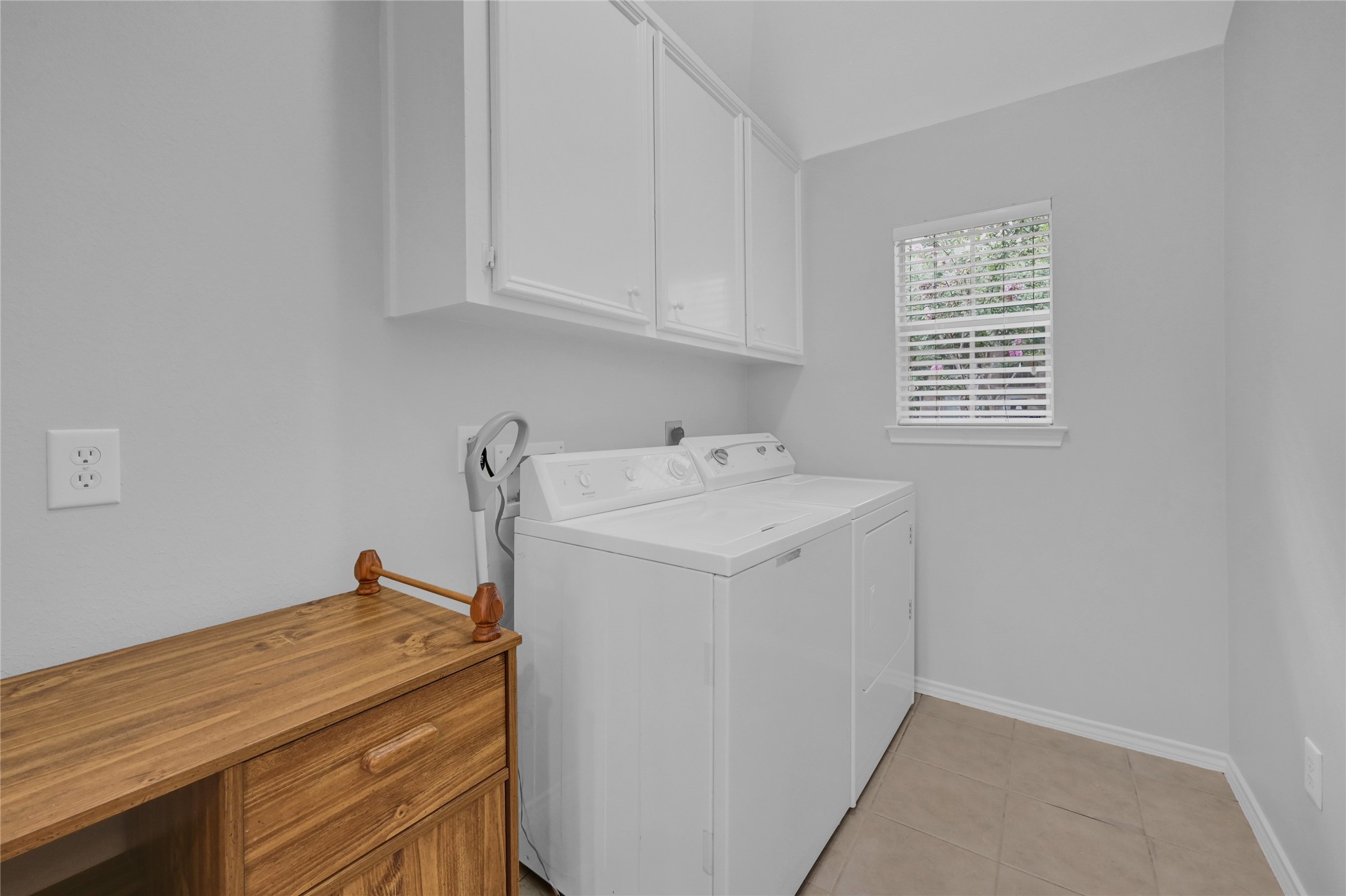 1919 Canyon Crest Drive Property Photo 21
