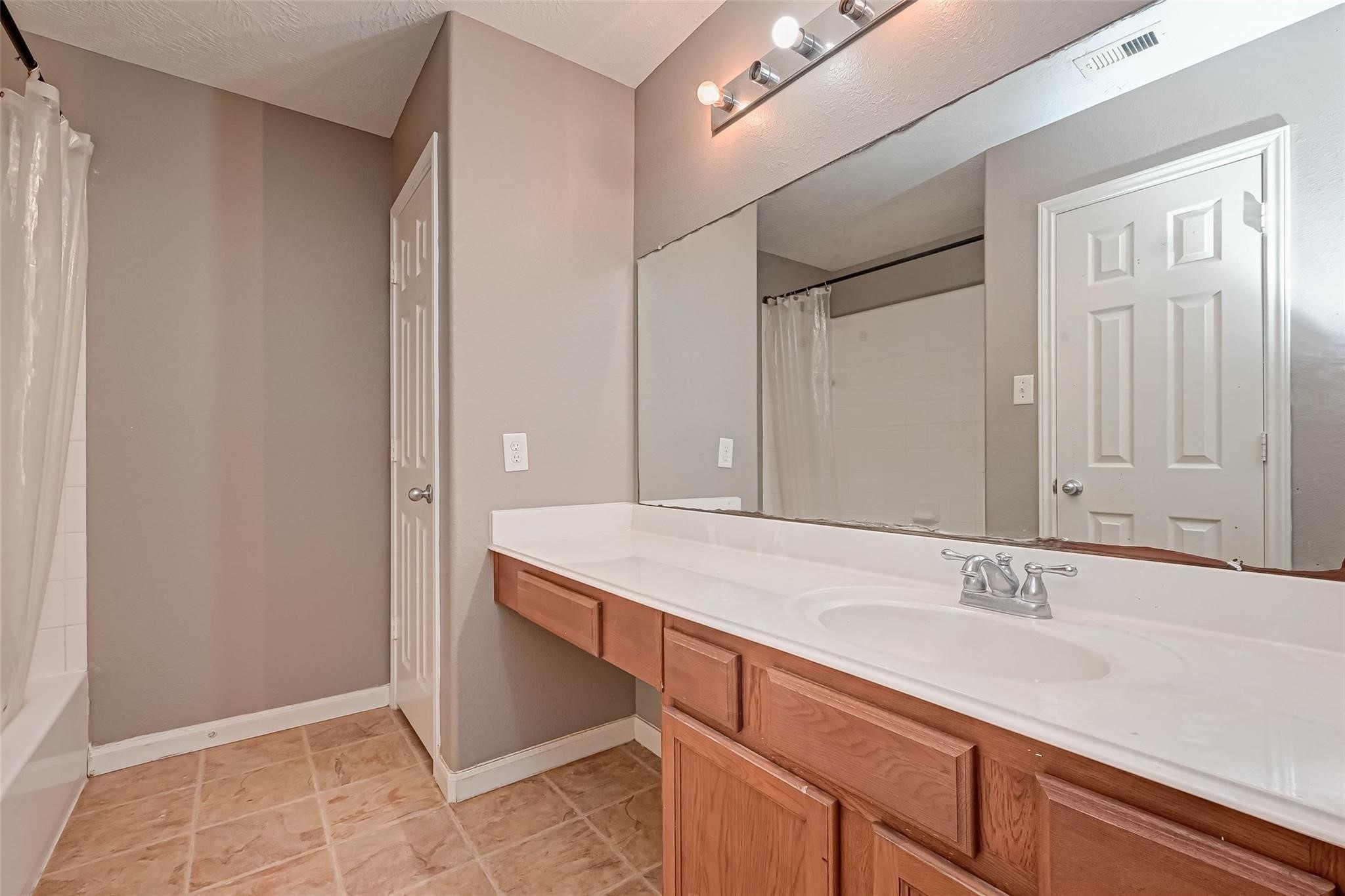 2914 Legends Knoll Drive Property Photo 3
