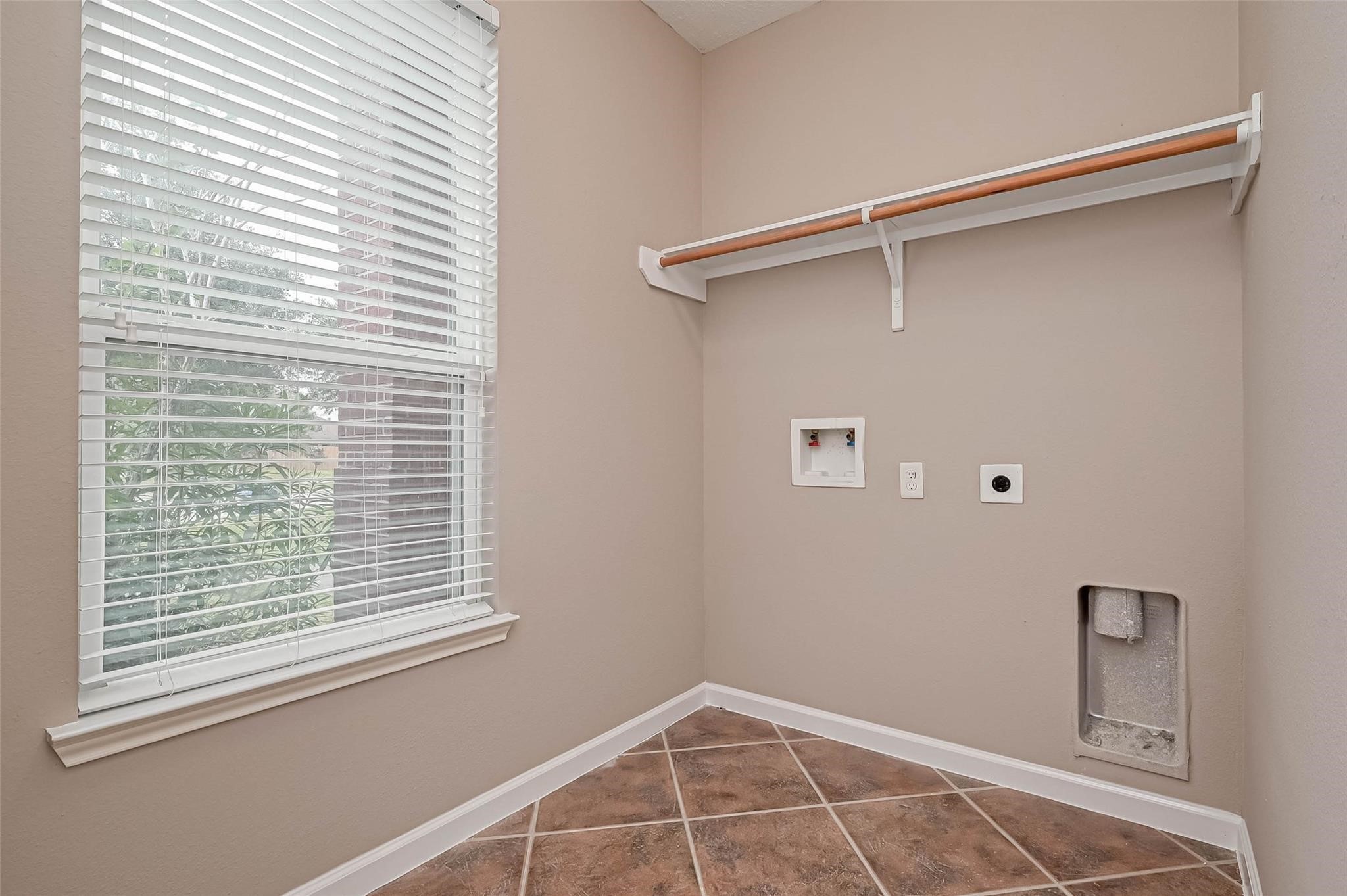 2914 Legends Knoll Drive Property Photo 4