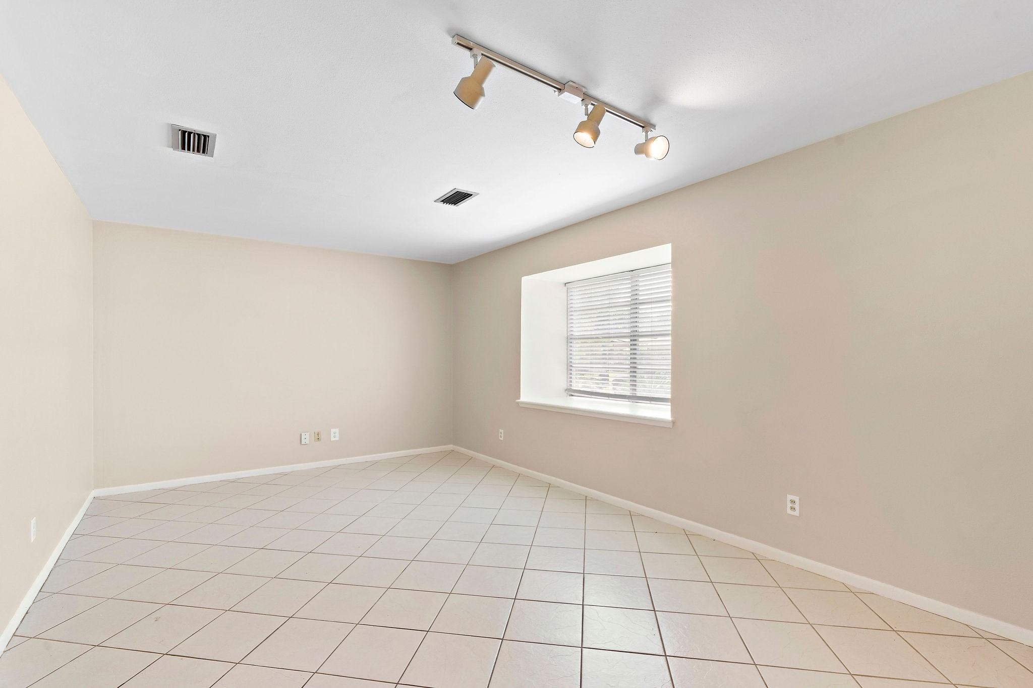 5522 Ariel Street Property Photo 4