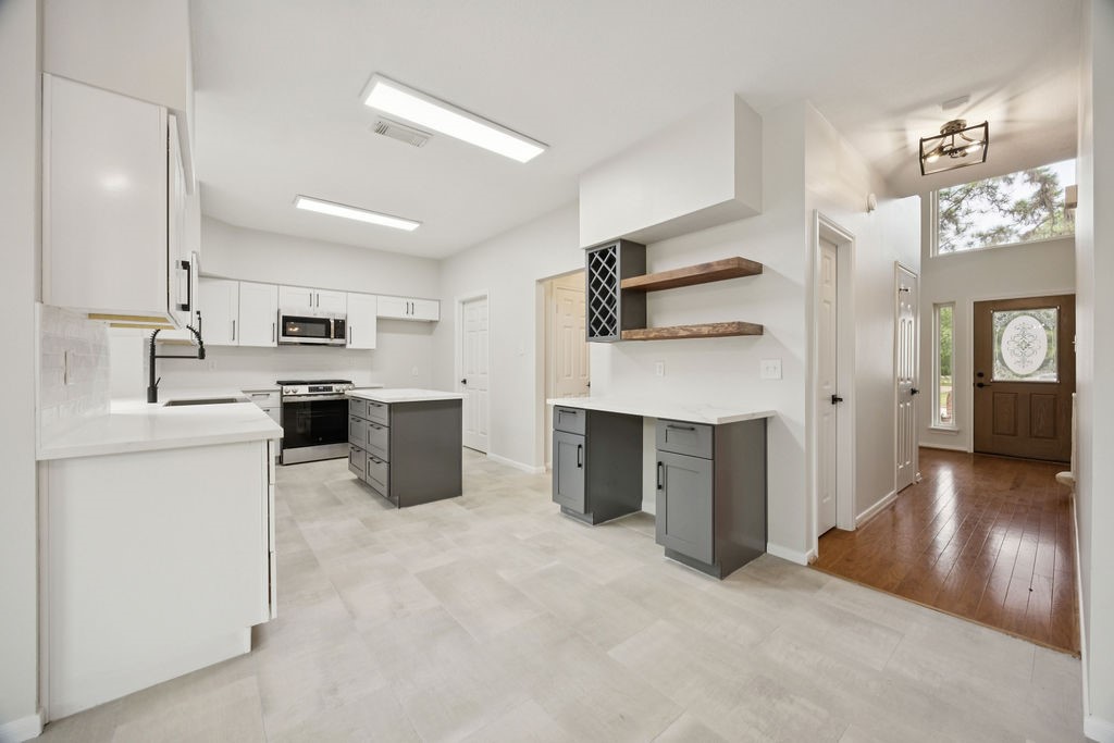 18302 Fernbluff Drive Property Photo 3