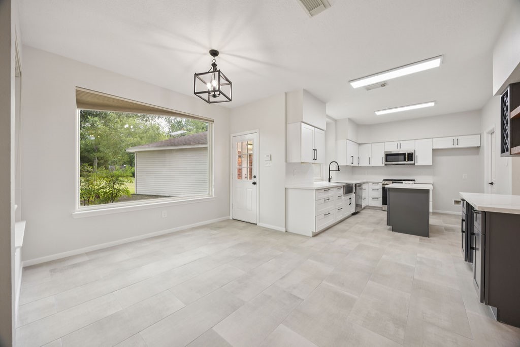 18302 Fernbluff Drive Property Photo 4