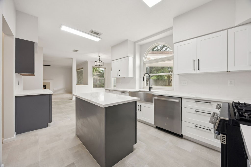 18302 Fernbluff Drive Property Photo 7