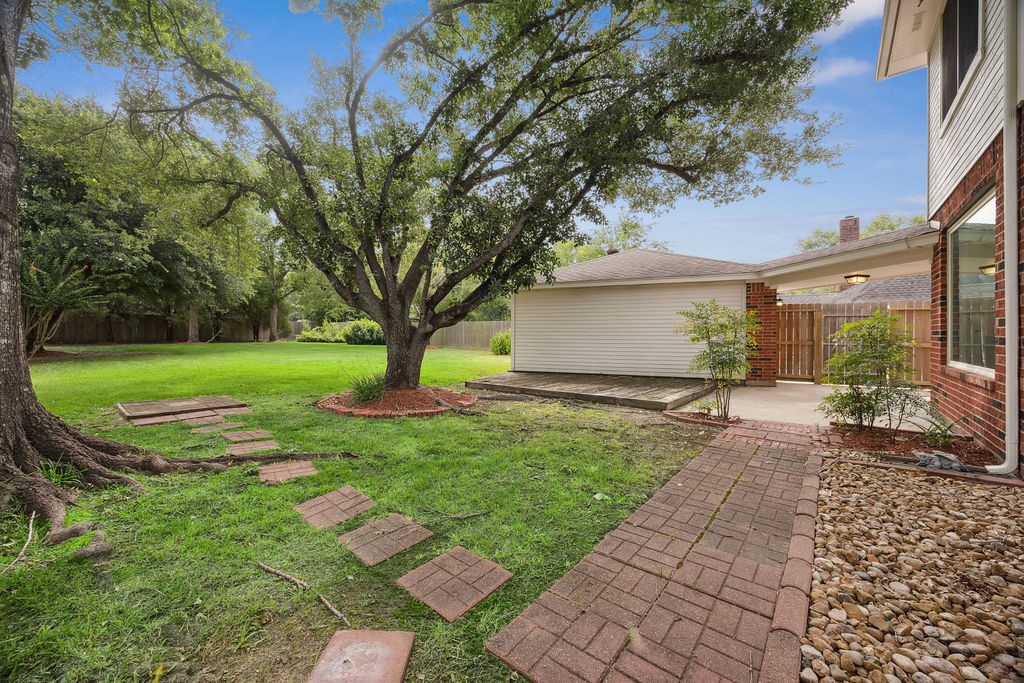 18302 Fernbluff Drive Property Photo 26