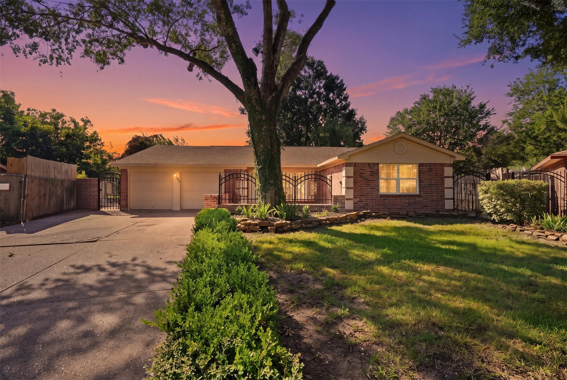 8902 Winding River Drive Property Photo 2