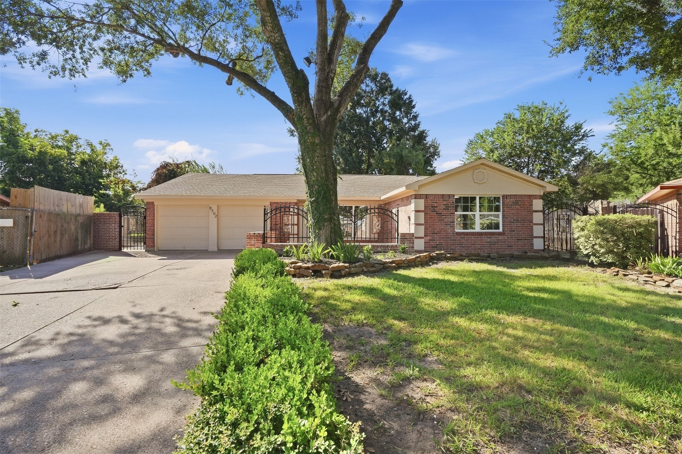 8902 Winding River Drive Property Photo 3