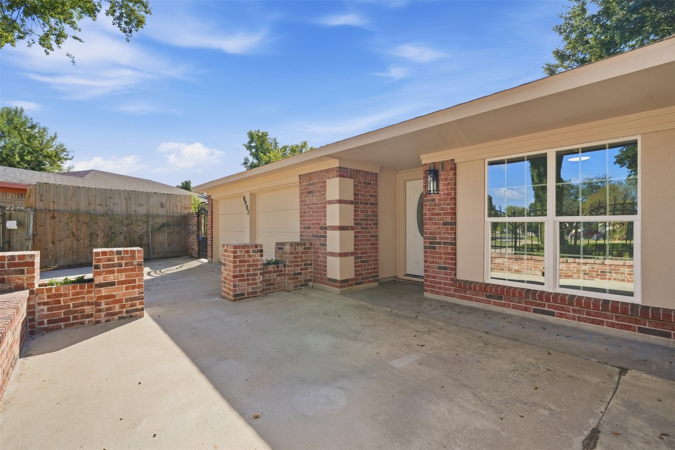 8902 Winding River Drive Property Photo 4