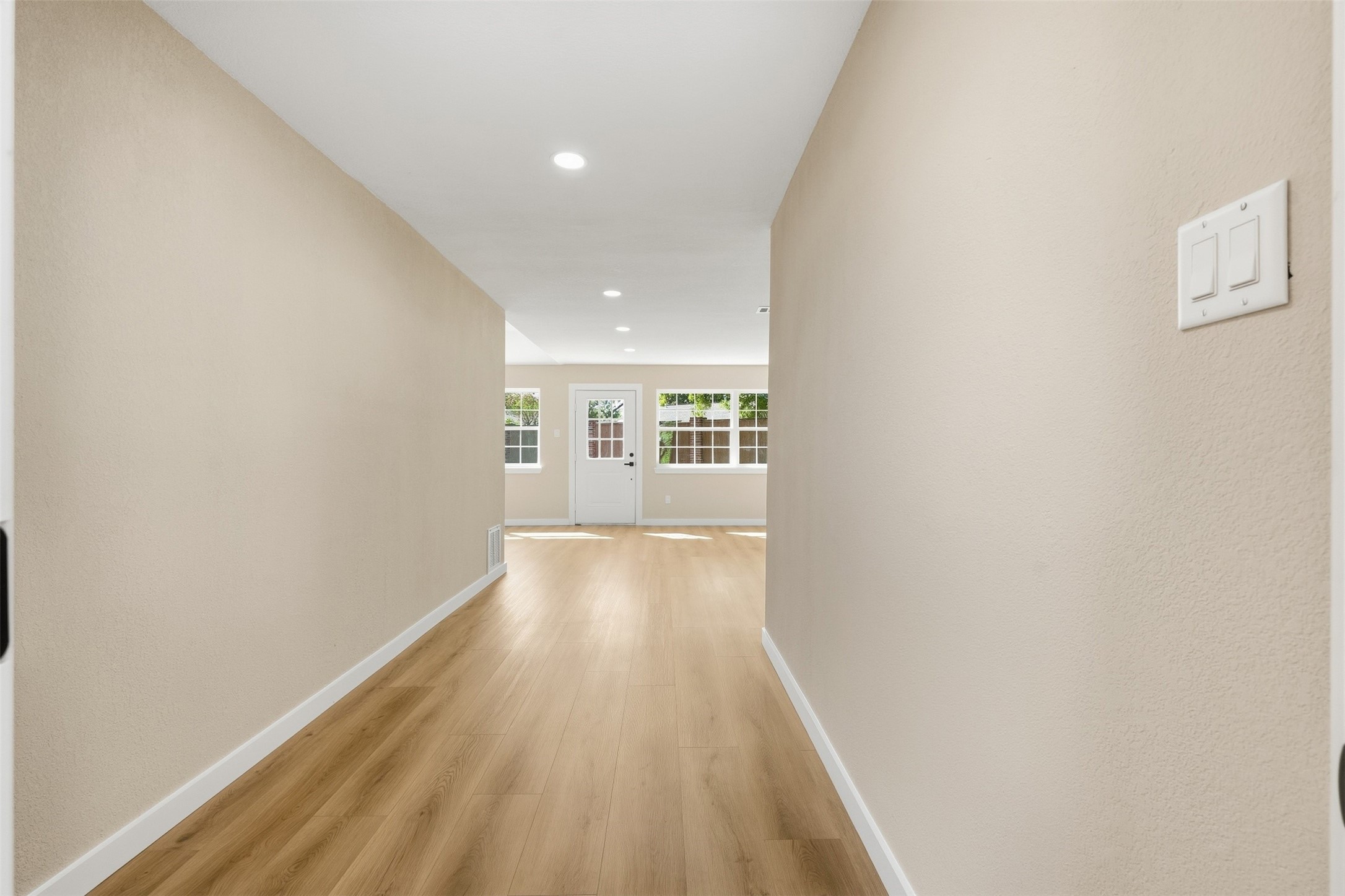 8902 Winding River Drive Property Photo 6