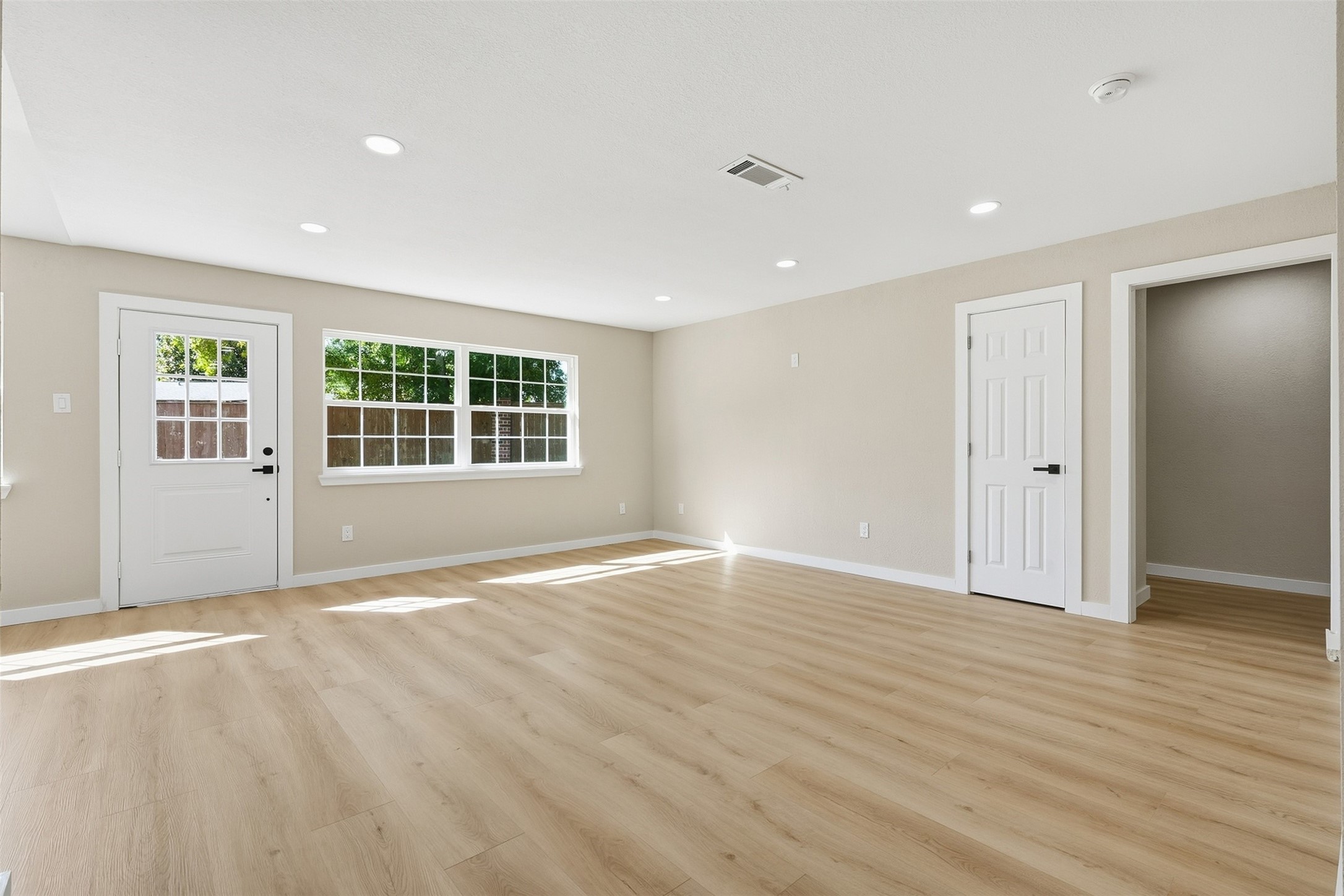 8902 Winding River Drive Property Photo 7
