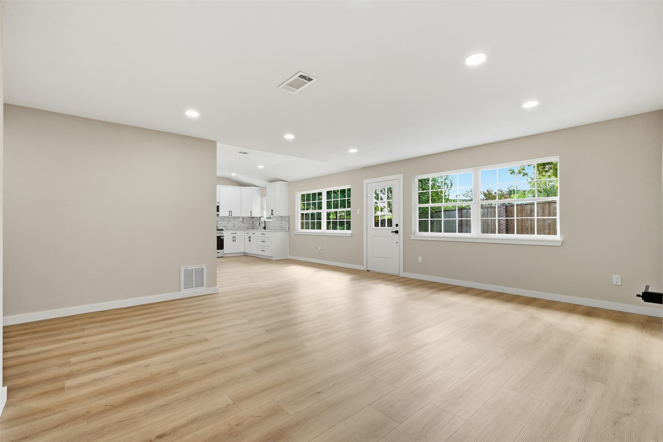 8902 Winding River Drive Property Photo 8