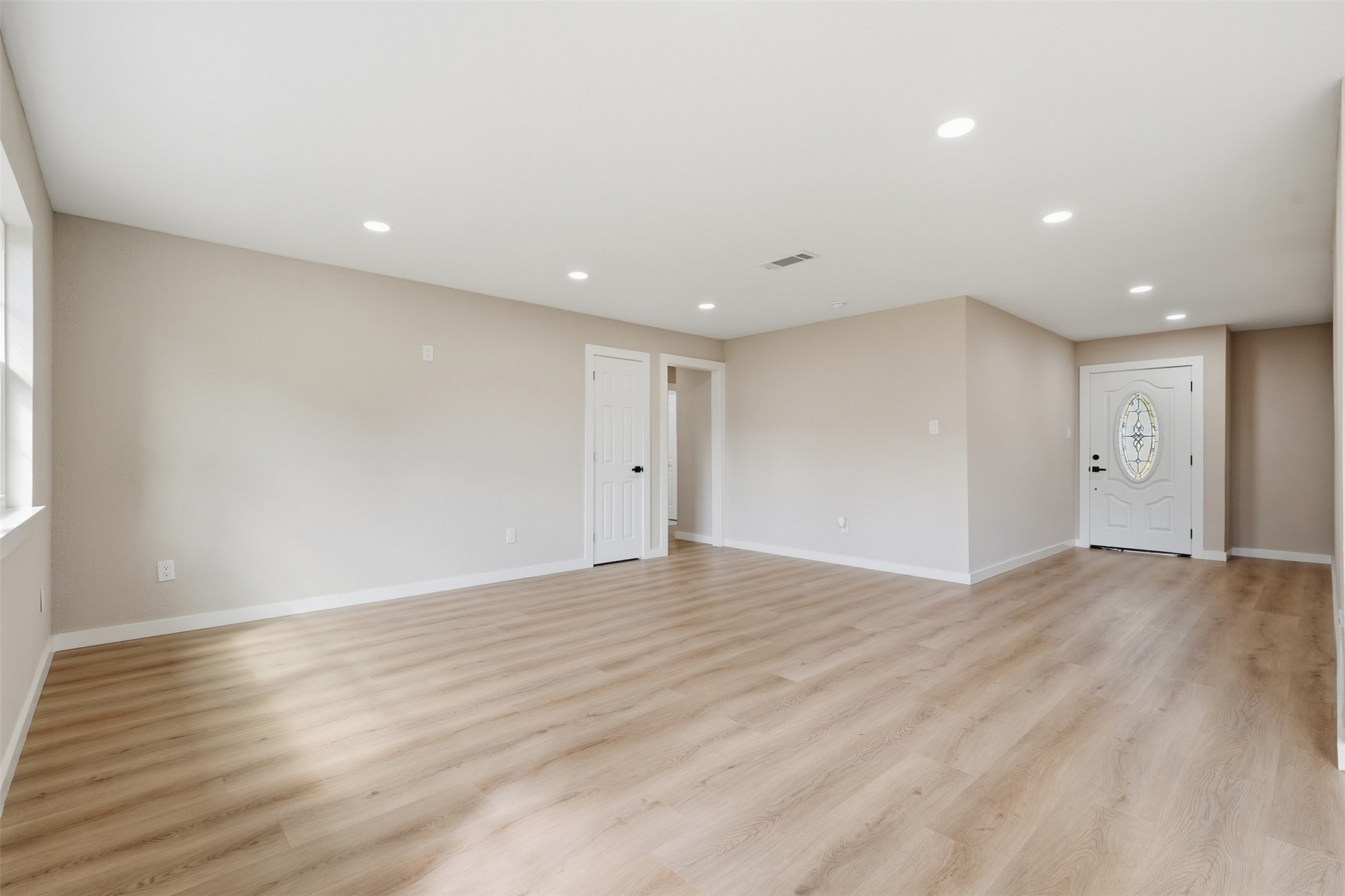 8902 Winding River Drive Property Photo 9