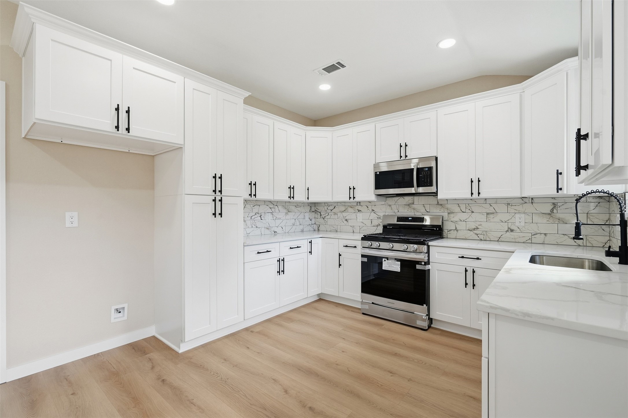8902 Winding River Drive Property Photo 12
