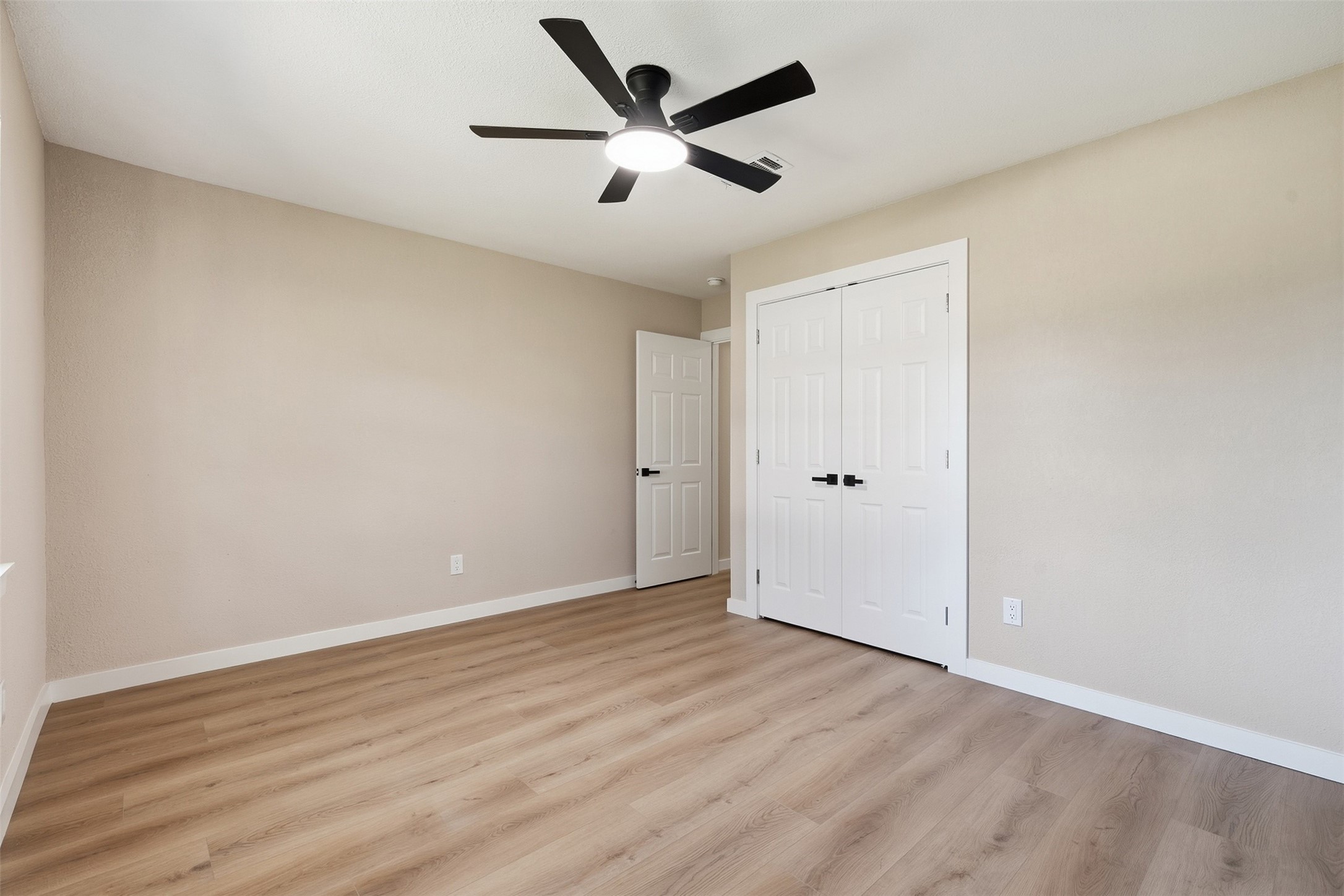8902 Winding River Drive Property Photo 19
