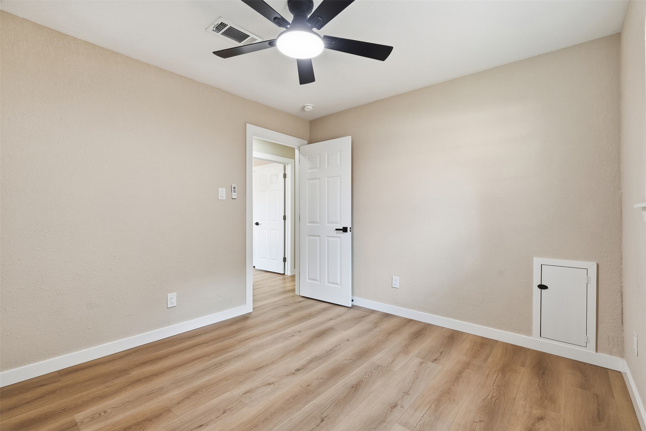 8902 Winding River Drive Property Photo 27