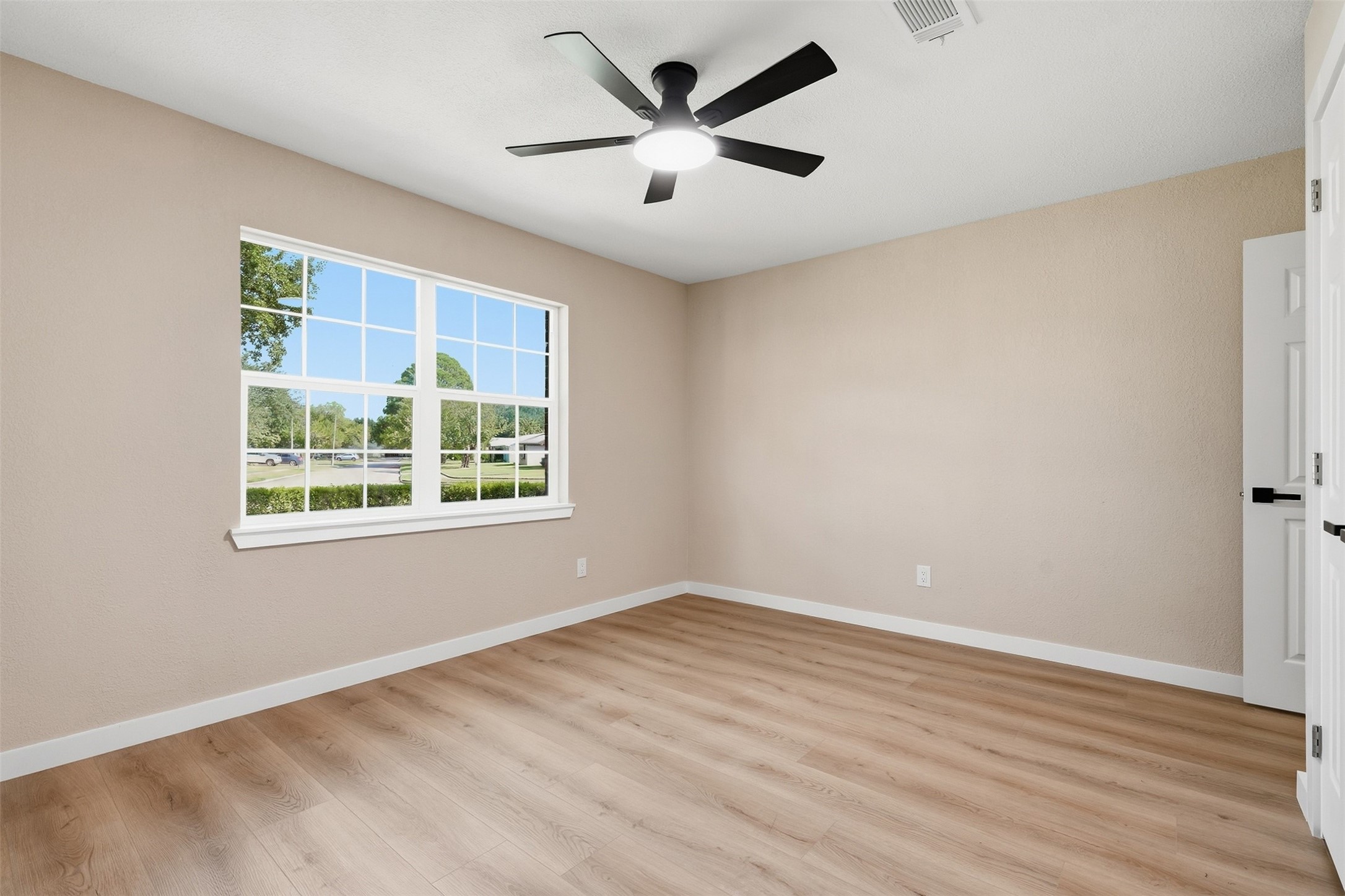 8902 Winding River Drive Property Photo 28