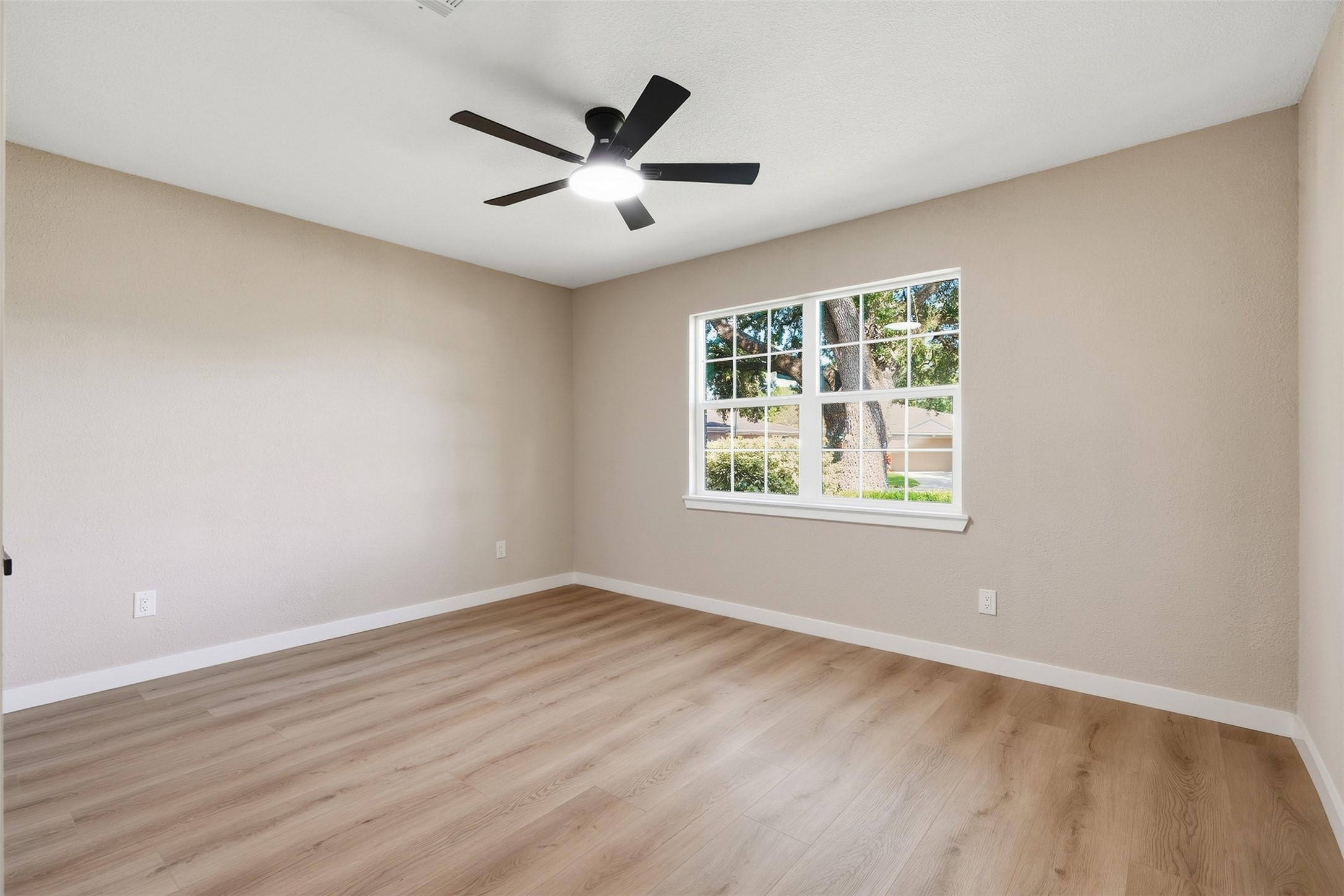 8902 Winding River Drive Property Photo 31