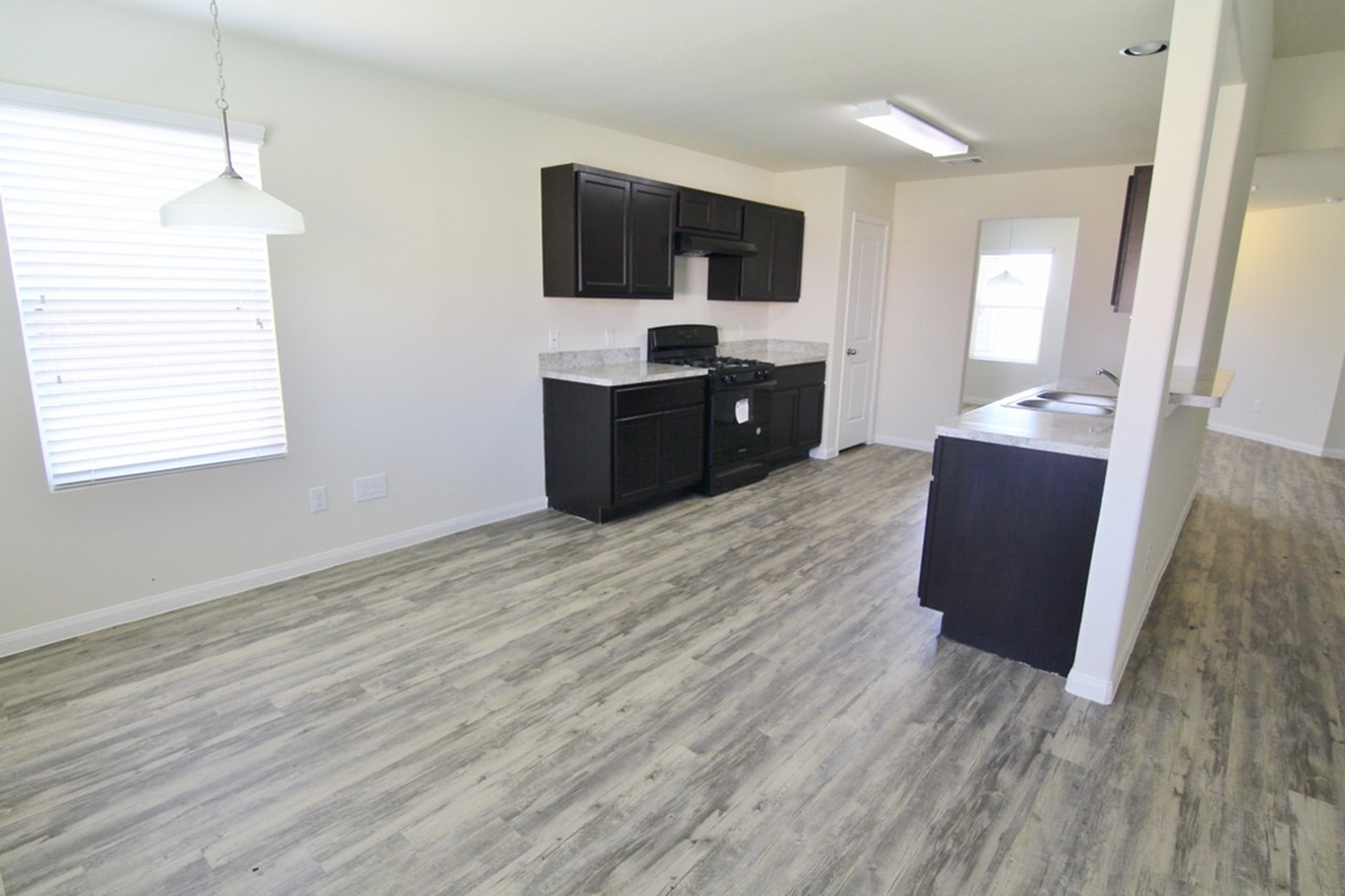 18 Leisure Shore Court Property Photo 4