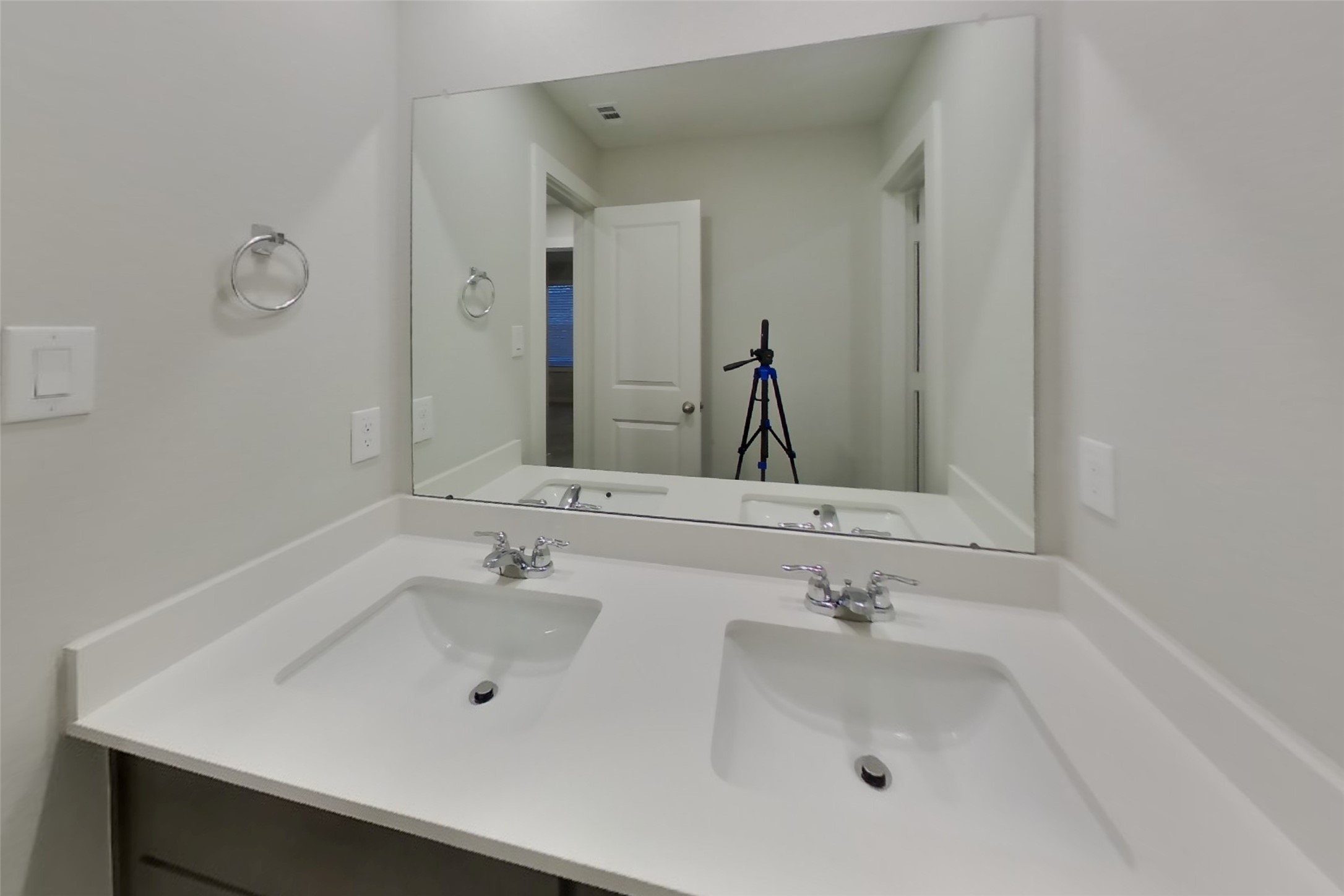 4932 San Fabiano Court Property Photo 15