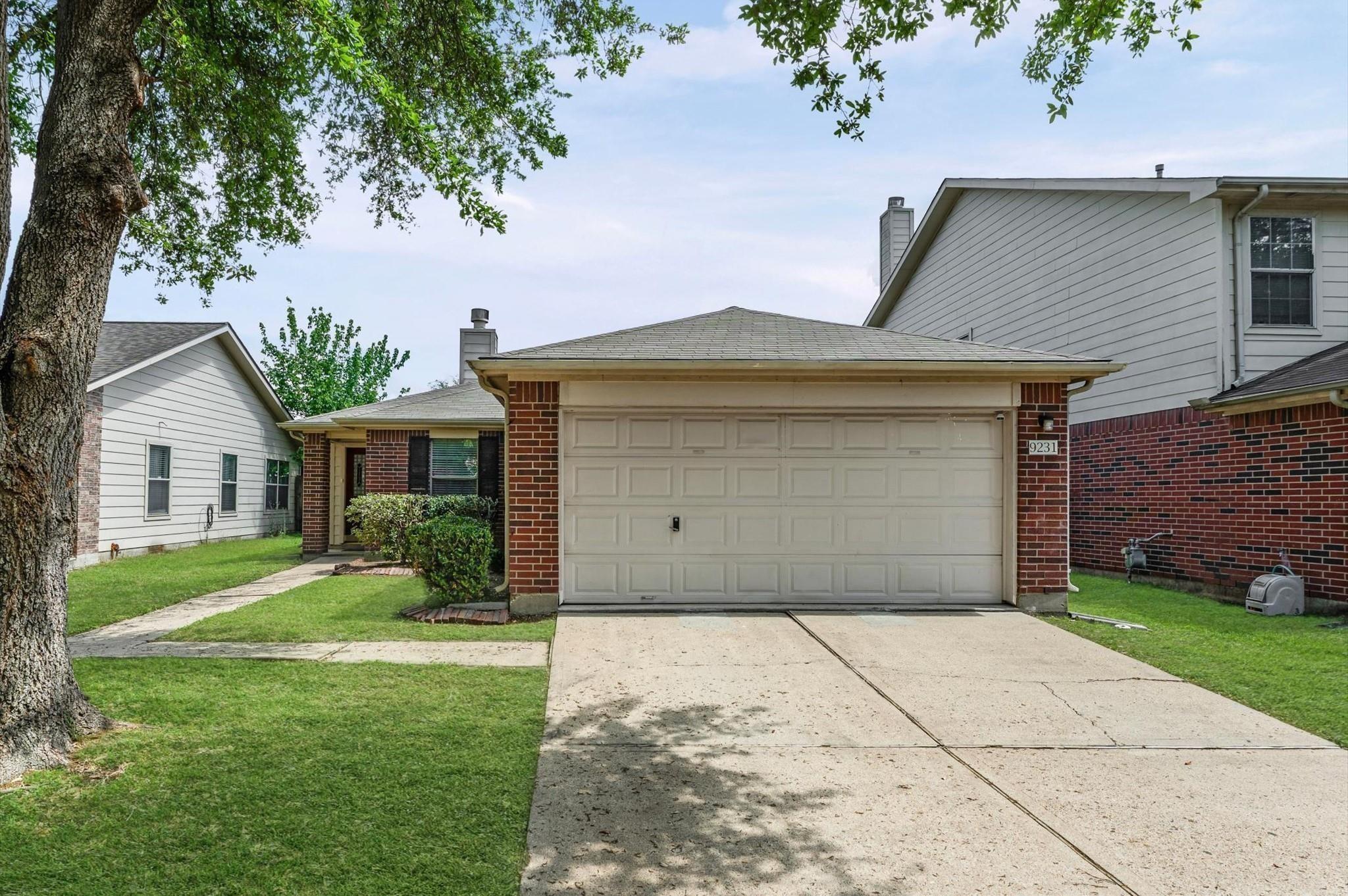 9231 Grove Haven Drive, Houston TX 77083 Property Photo 1
