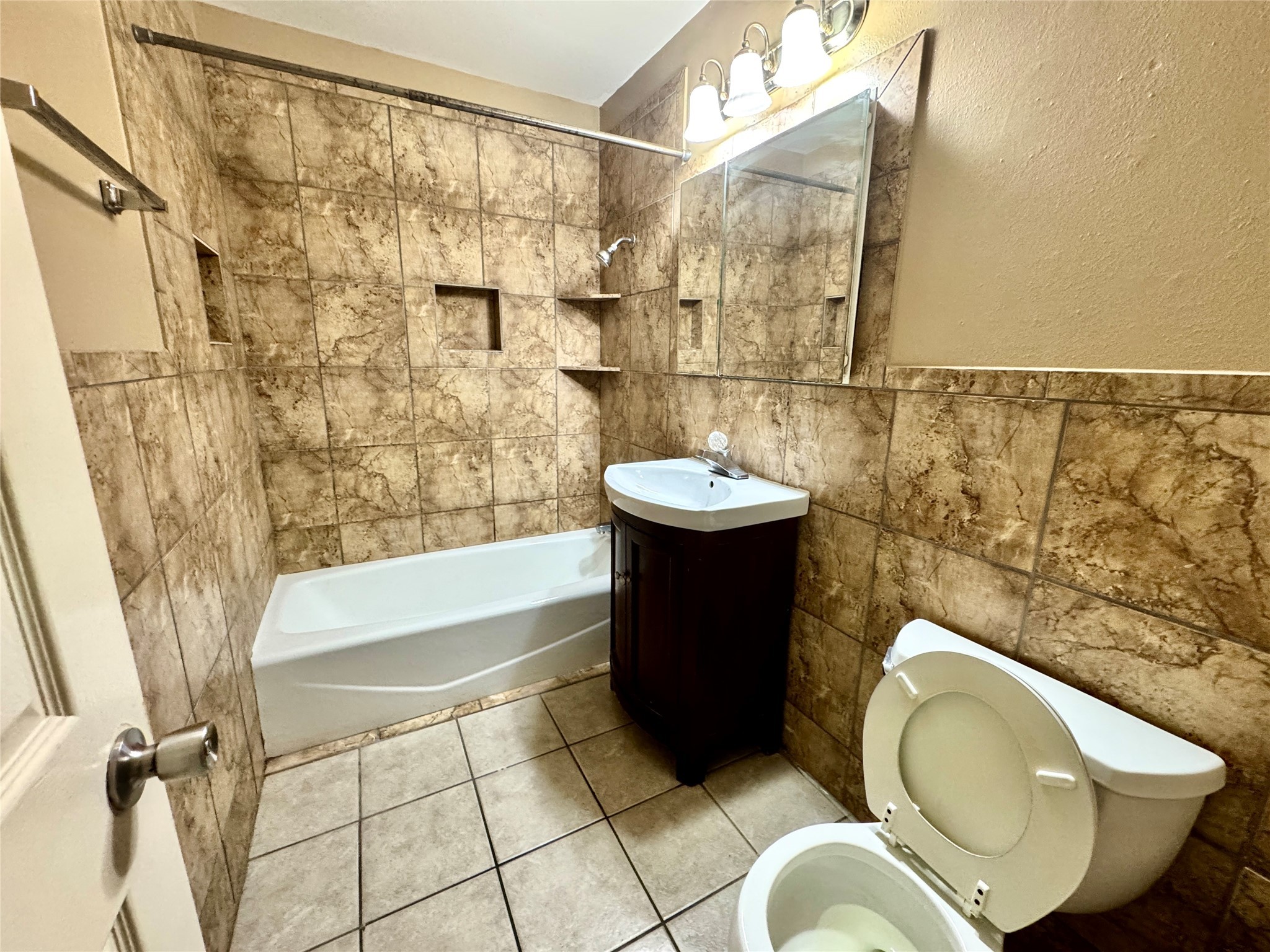 2201 N Grand Boulevard 8 Property Photo 8