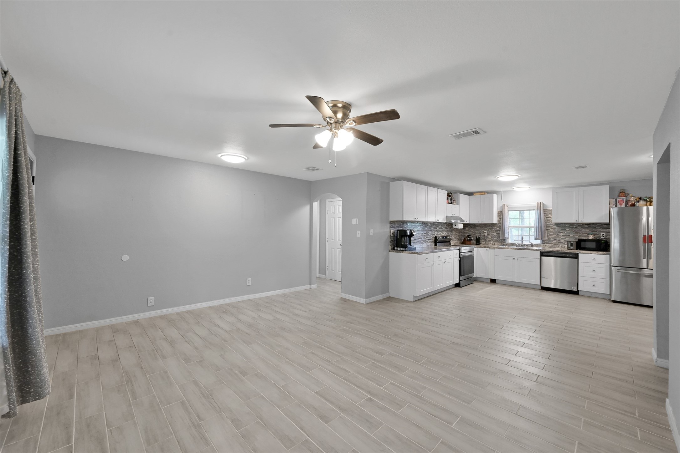 216 S Magnolia Drive Property Photo 5
