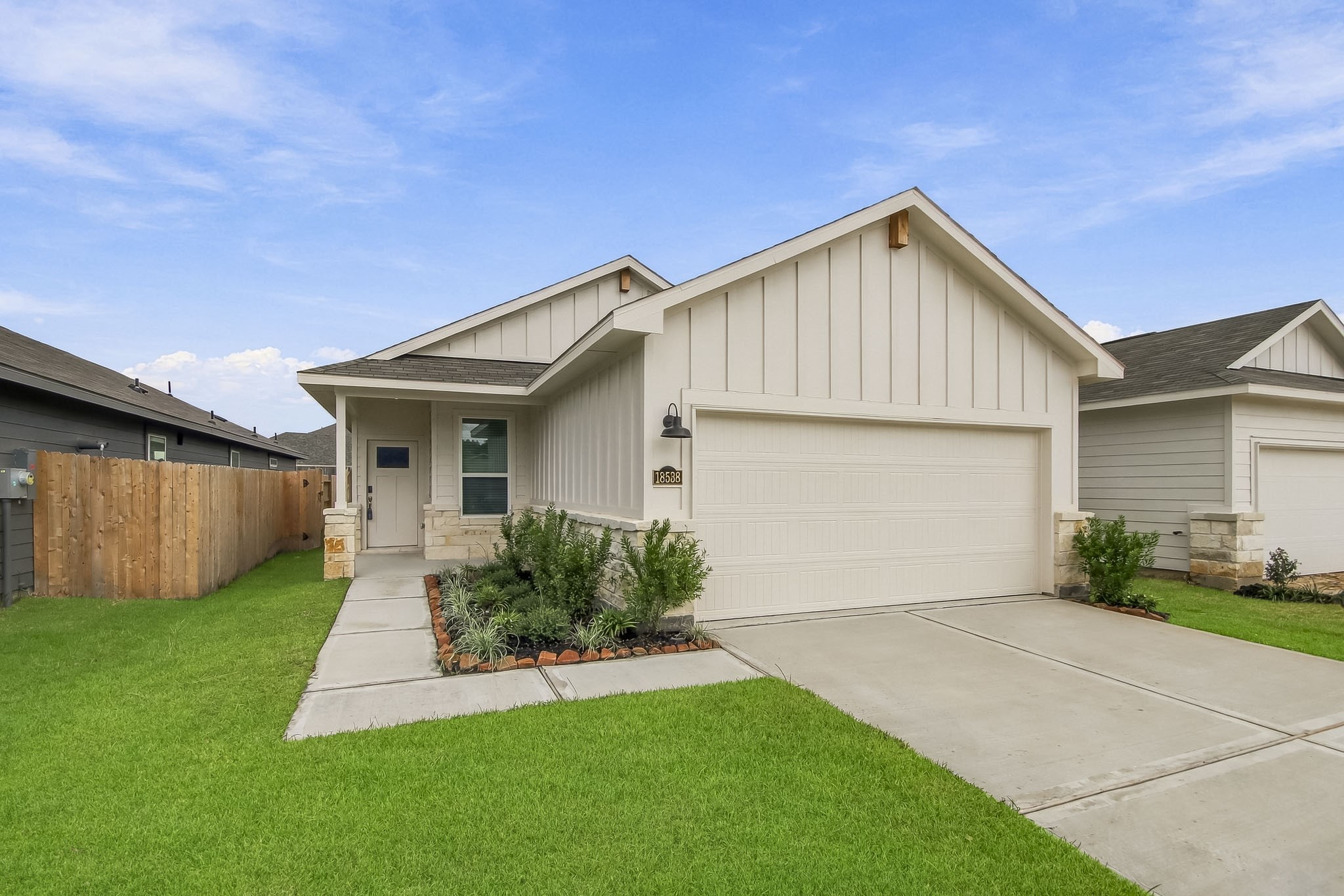 18538 Landing Meadows Lane Property Photo 2