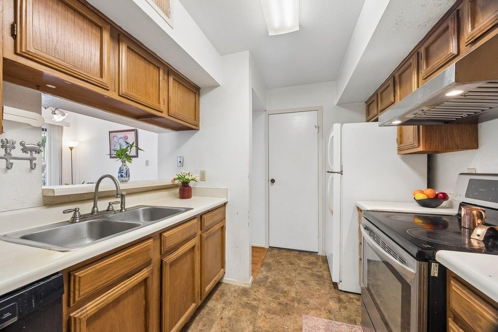 6602 Harbor Town Drive 506 Property Photo 5
