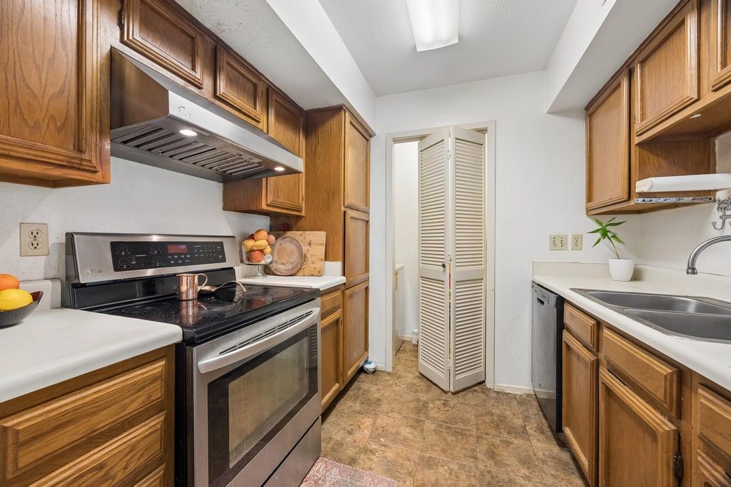 6602 Harbor Town Drive 506 Property Photo 10