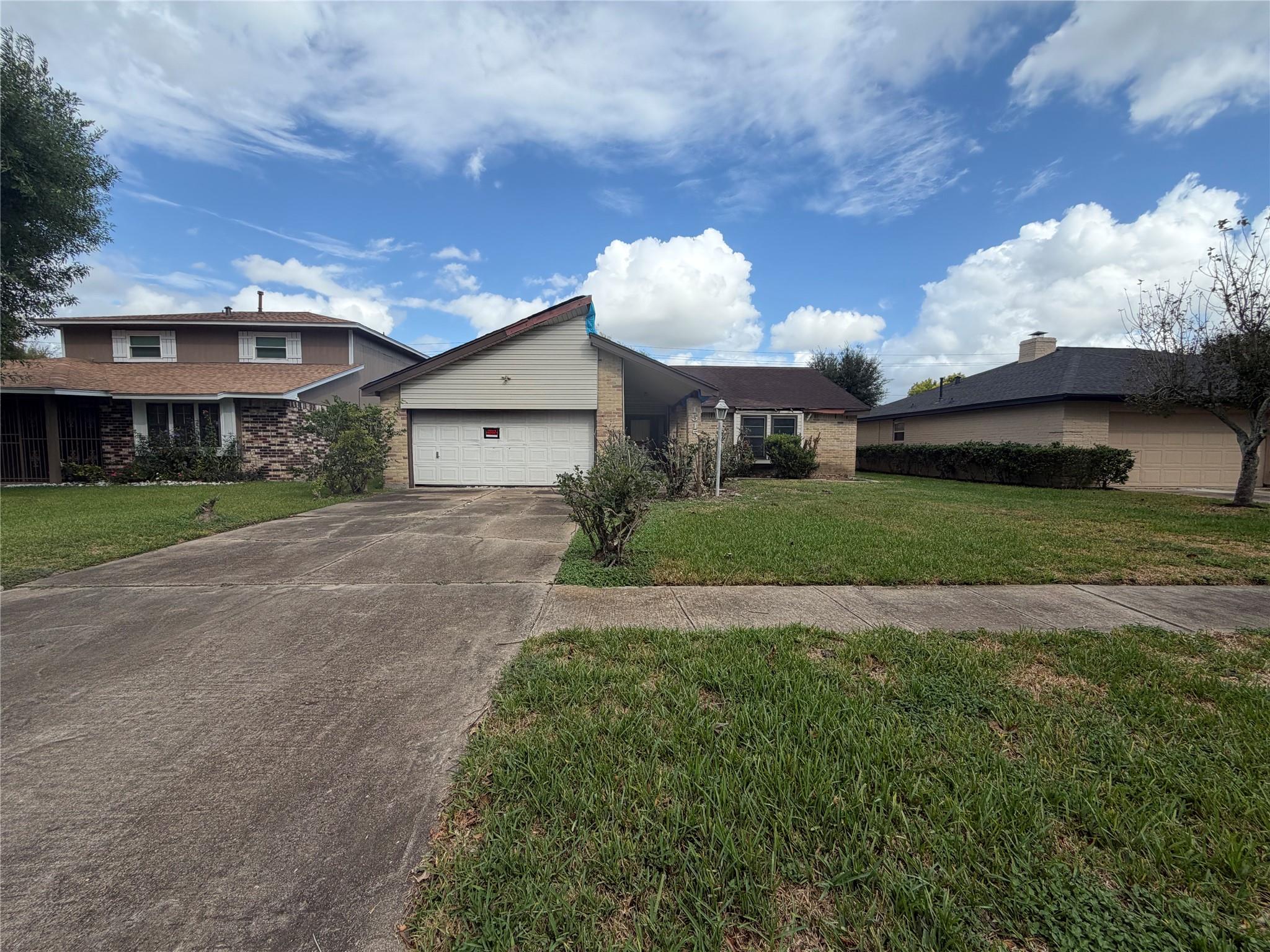 15155 Four Winds Drive, Houston Tx 77489 Property Photo 1