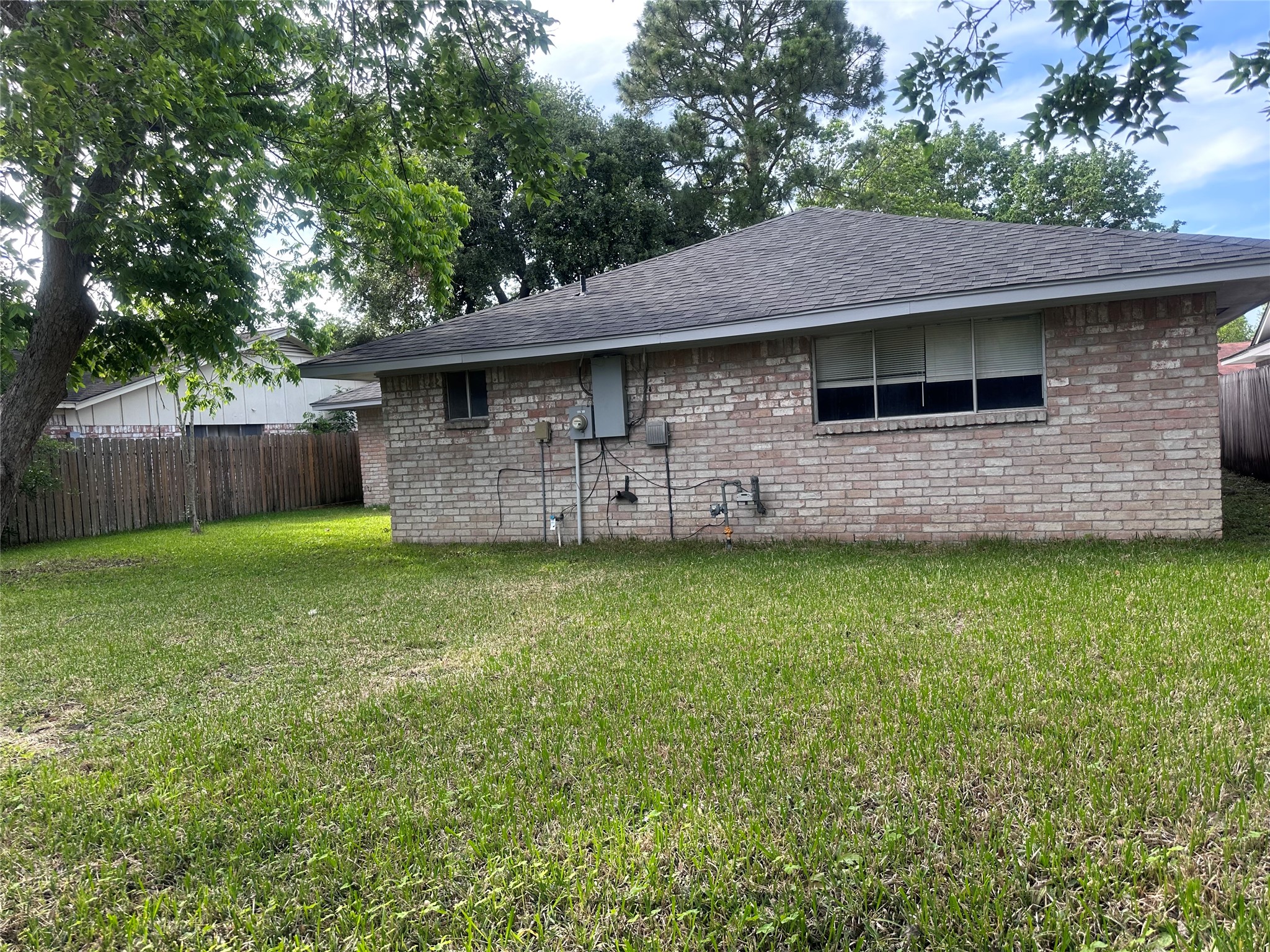 13611 Fernhill Drive Property Photo 4