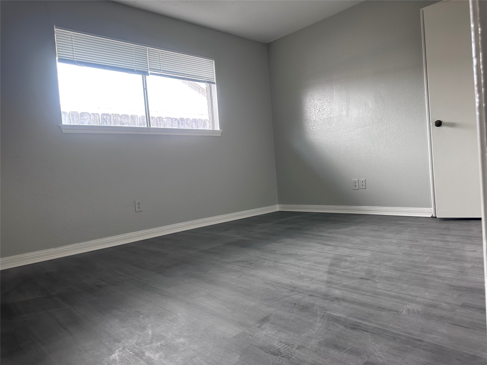 13611 Fernhill Drive Property Photo 7
