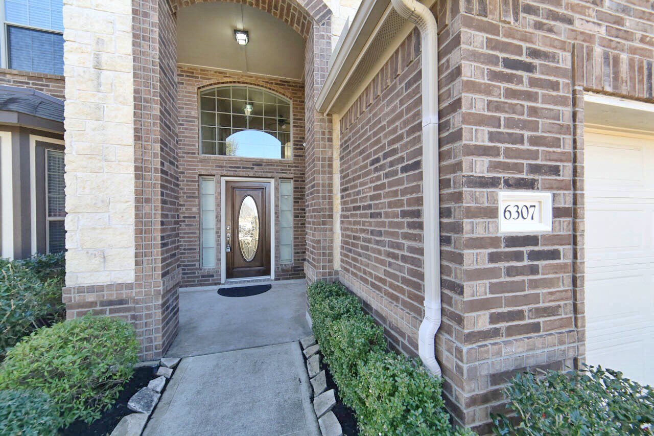 6307 Falling Briar Ln Property Photo 2