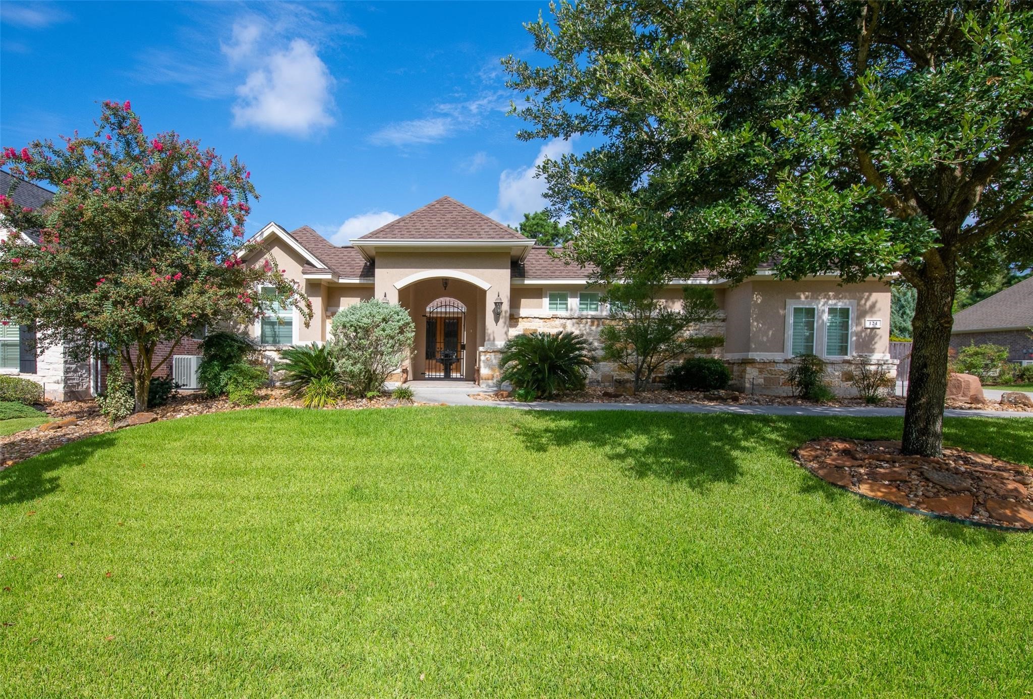 124 Wycliffe Drive Property Photo 1