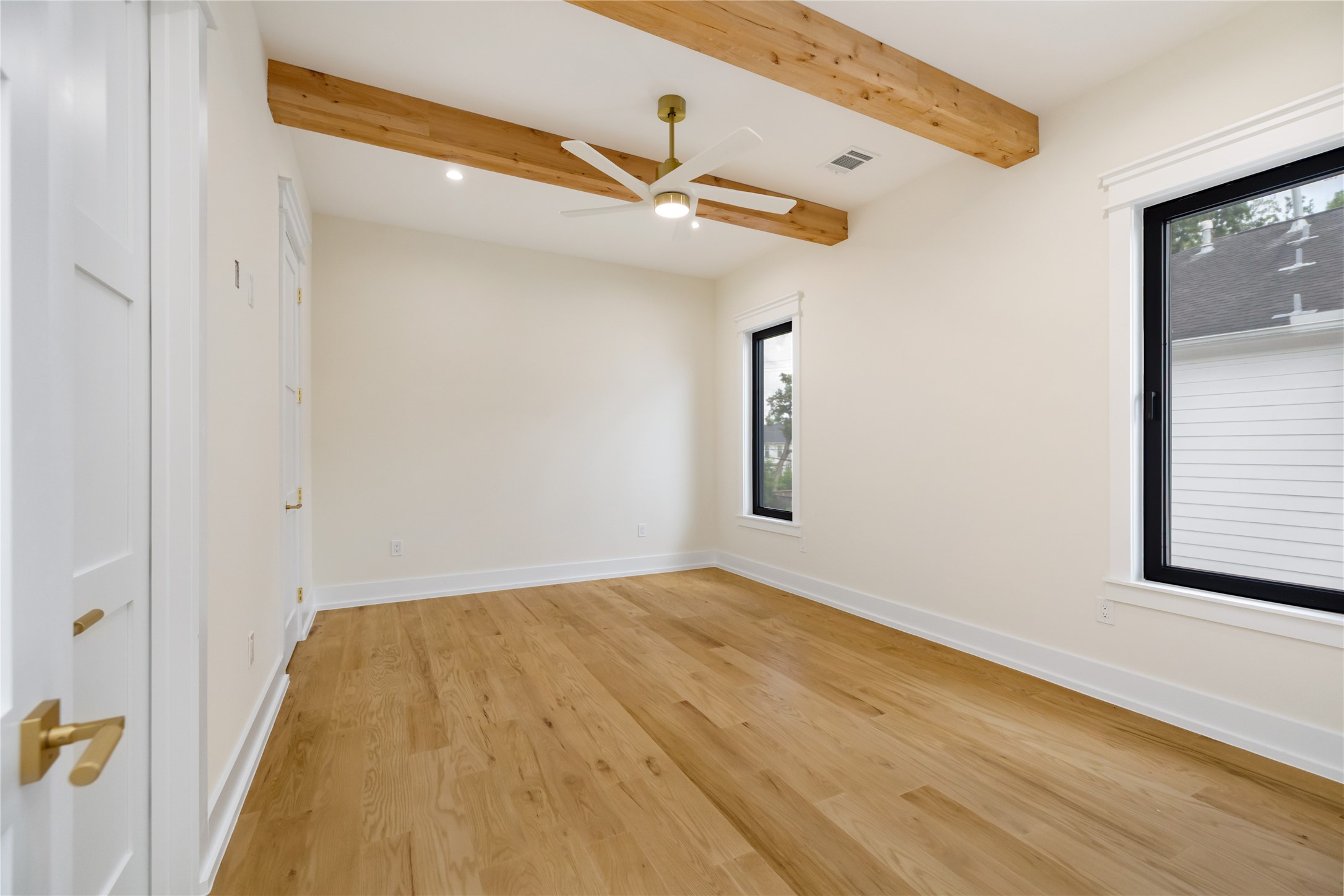934 W 43rd Street Property Photo 35