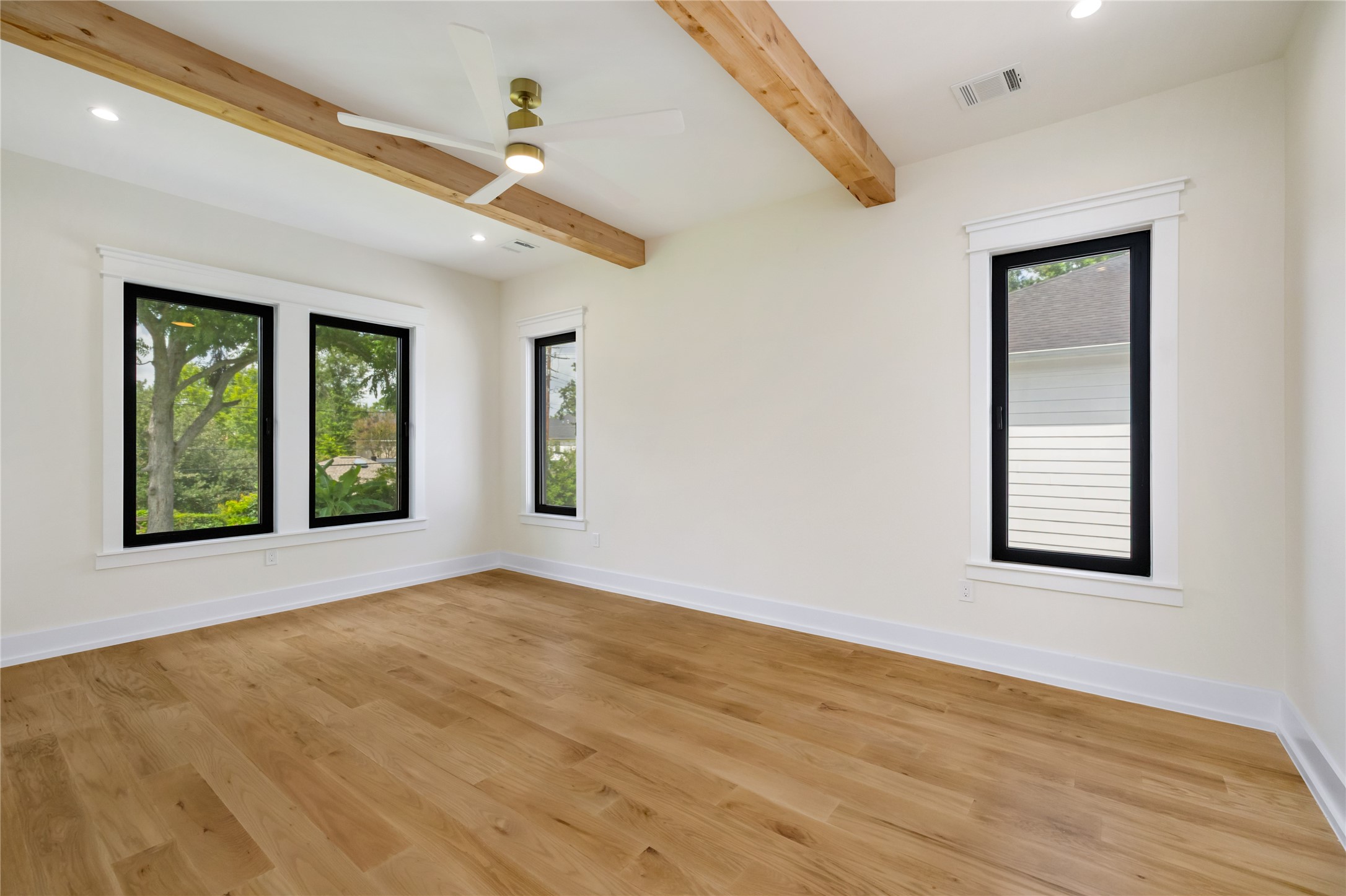934 W 43rd Street Property Photo 39