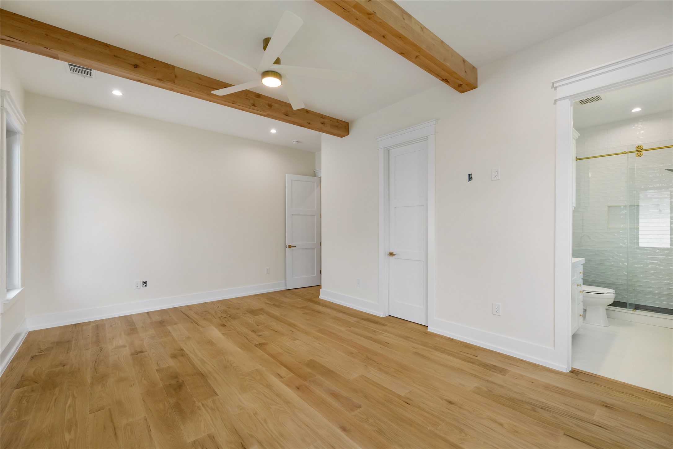 934 W 43rd Street Property Photo 40